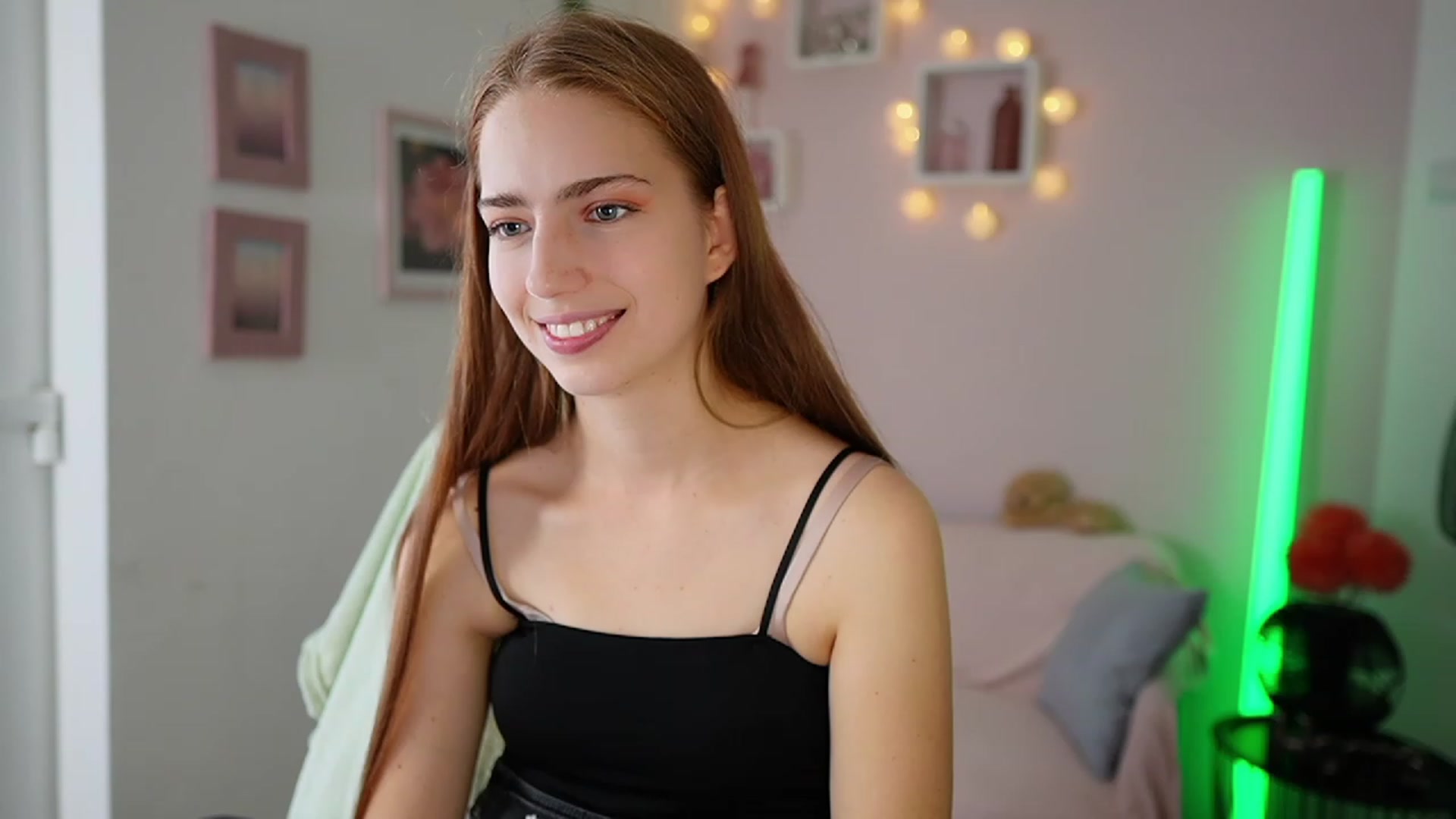 Gallery image thumbnail from Naomi_Woods18's myfreecams stream on, 11/01/2023, 10:13 image 1 of 20