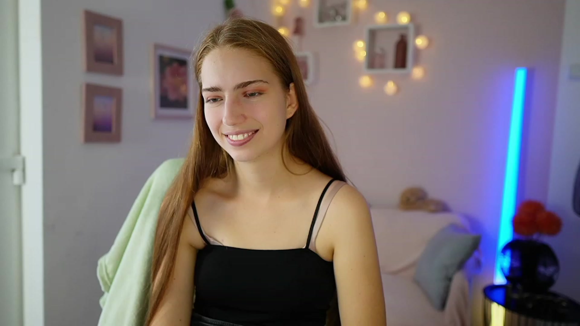 Gallery image thumbnail from Naomi_Woods18's myfreecams stream on, 11/01/2023, 10:13 image 6 of 20