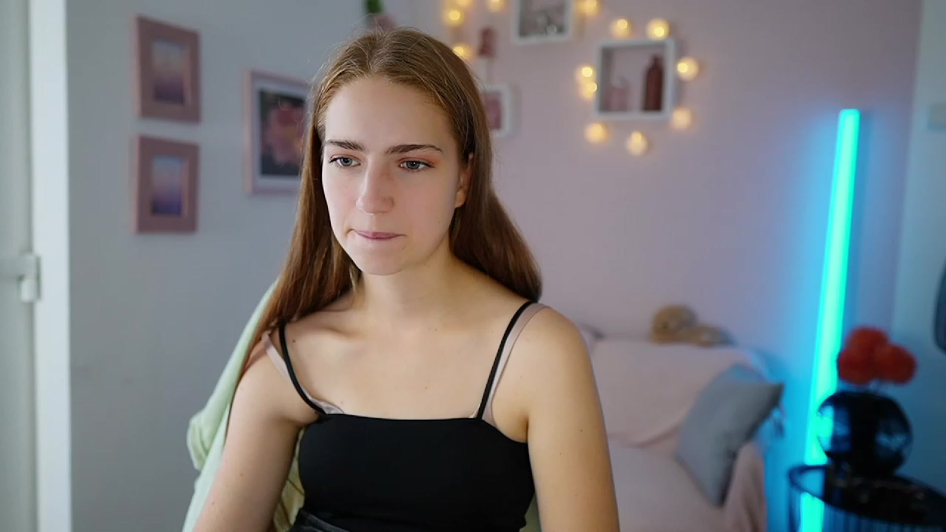 Gallery image thumbnail from Naomi_Woods18's myfreecams stream on, 11/01/2023, 10:13 image 14 of 20