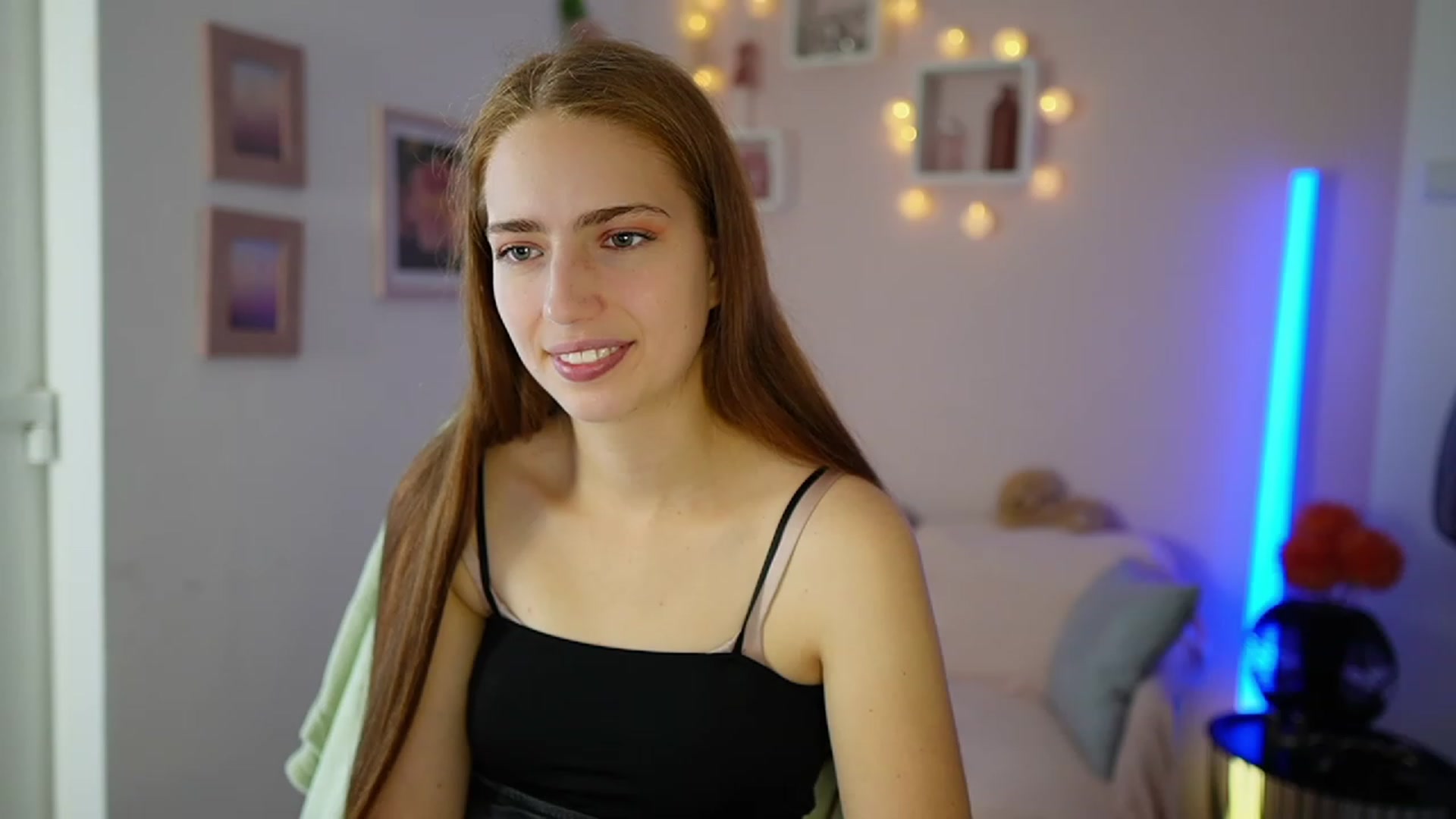 Gallery image thumbnail from Naomi_Woods18's myfreecams stream on, 11/01/2023, 12:18 image 14 of 20