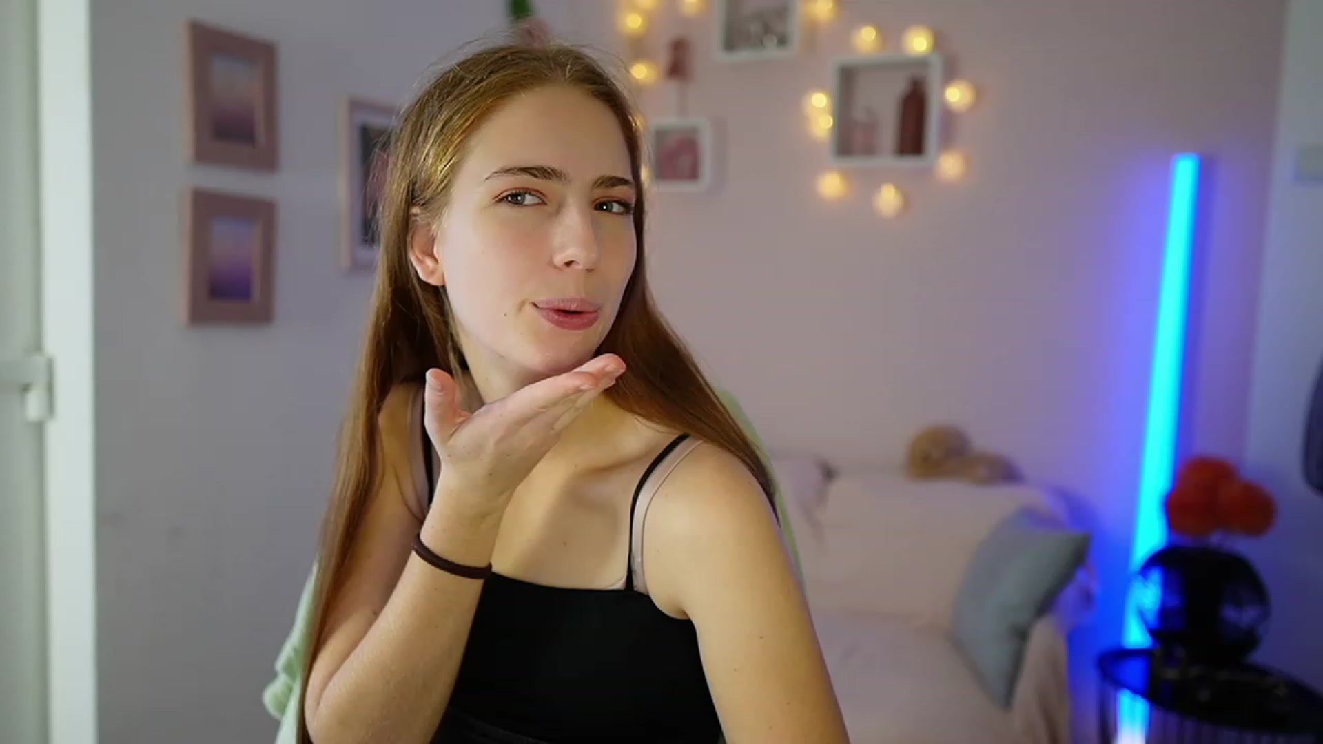 Gallery image thumbnail from Naomi_Woods18's myfreecams stream on, 11/01/2023, 12:18 image 12 of 20