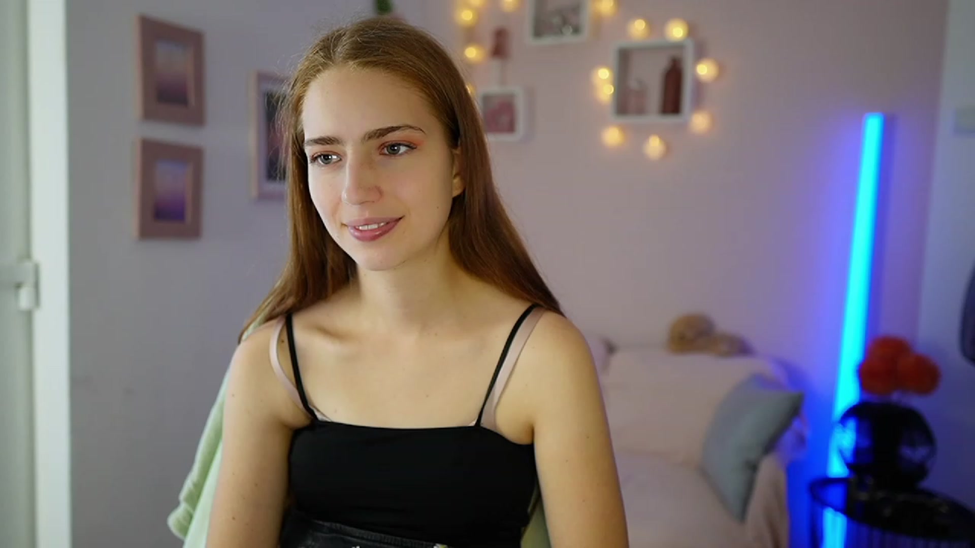 Gallery image thumbnail from Naomi_Woods18's myfreecams stream on, 11/01/2023, 12:18 image 3 of 20
