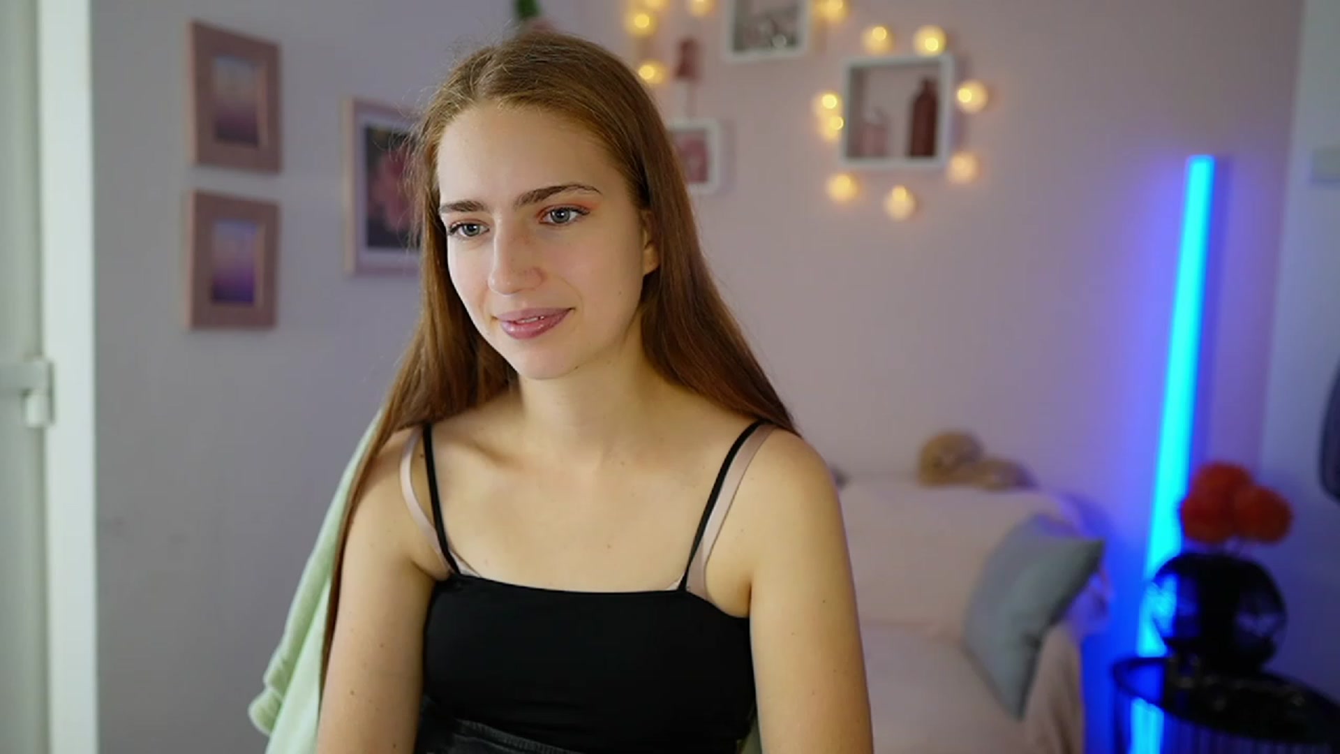 Gallery image thumbnail from Naomi_Woods18's myfreecams stream on, 11/01/2023, 12:18 image 9 of 20