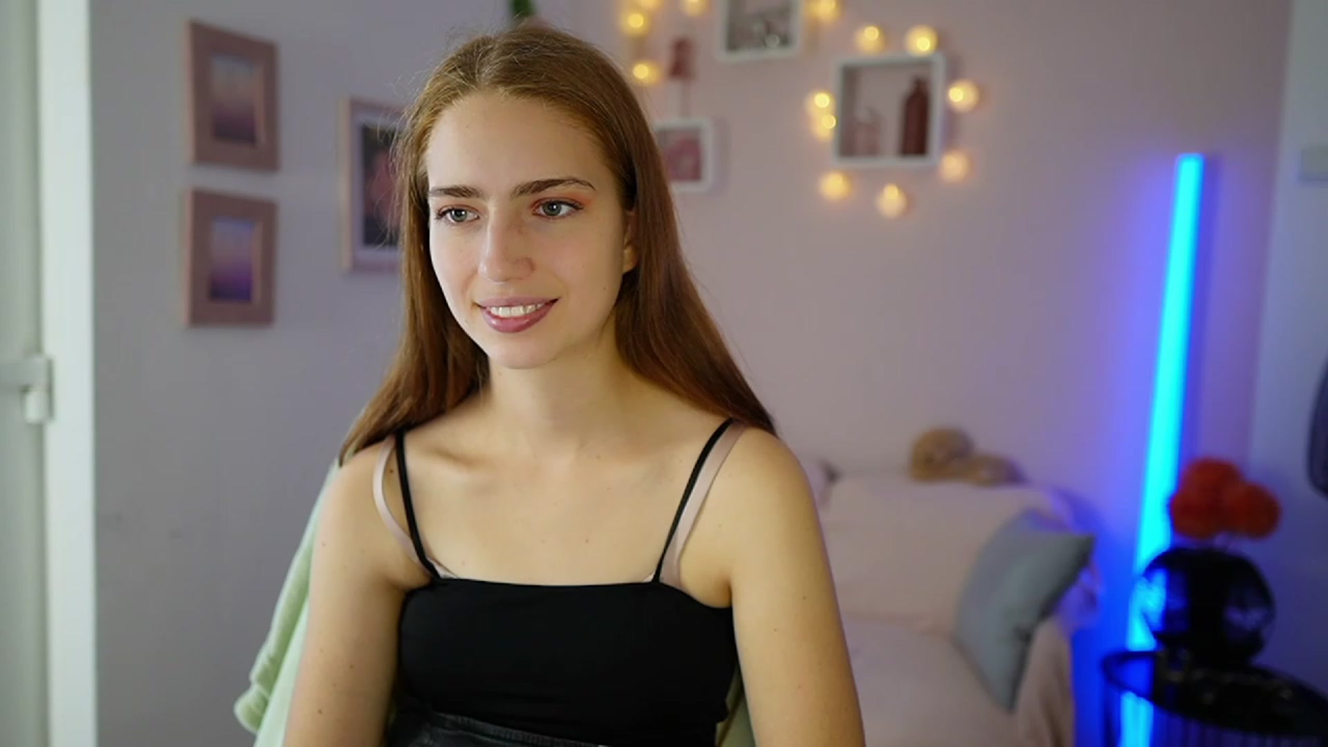 Gallery image thumbnail from Naomi_Woods18's myfreecams stream on, 11/01/2023, 12:18 image 6 of 20