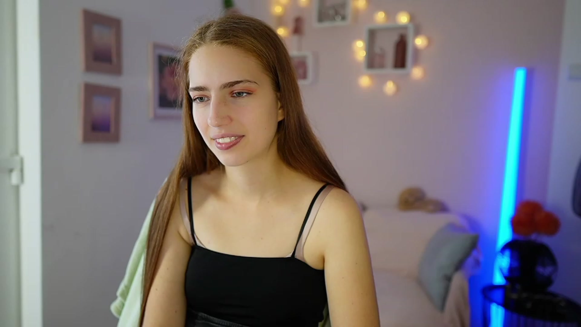 Gallery image thumbnail from Naomi_Woods18's myfreecams stream on, 11/01/2023, 12:18 image 10 of 20