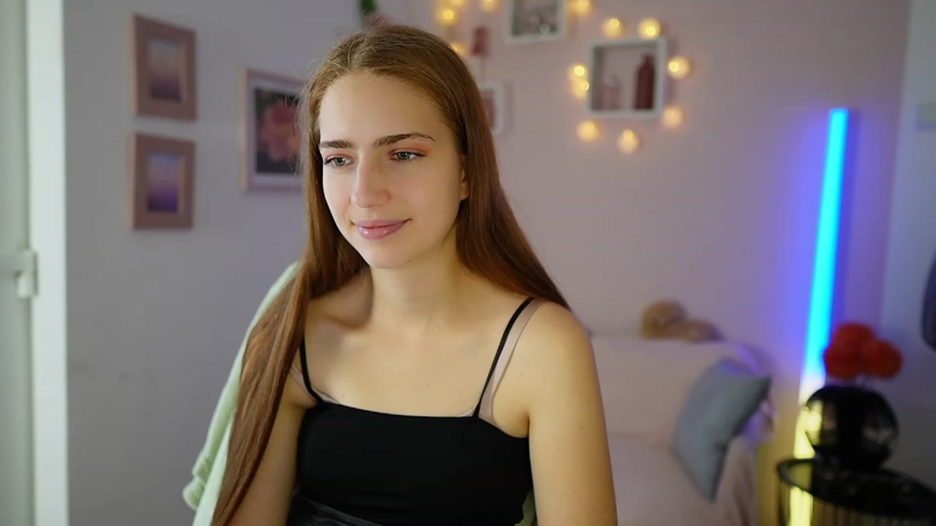Gallery image thumbnail from Naomi_Woods18's myfreecams stream on, 11/01/2023, 12:18 image 17 of 20