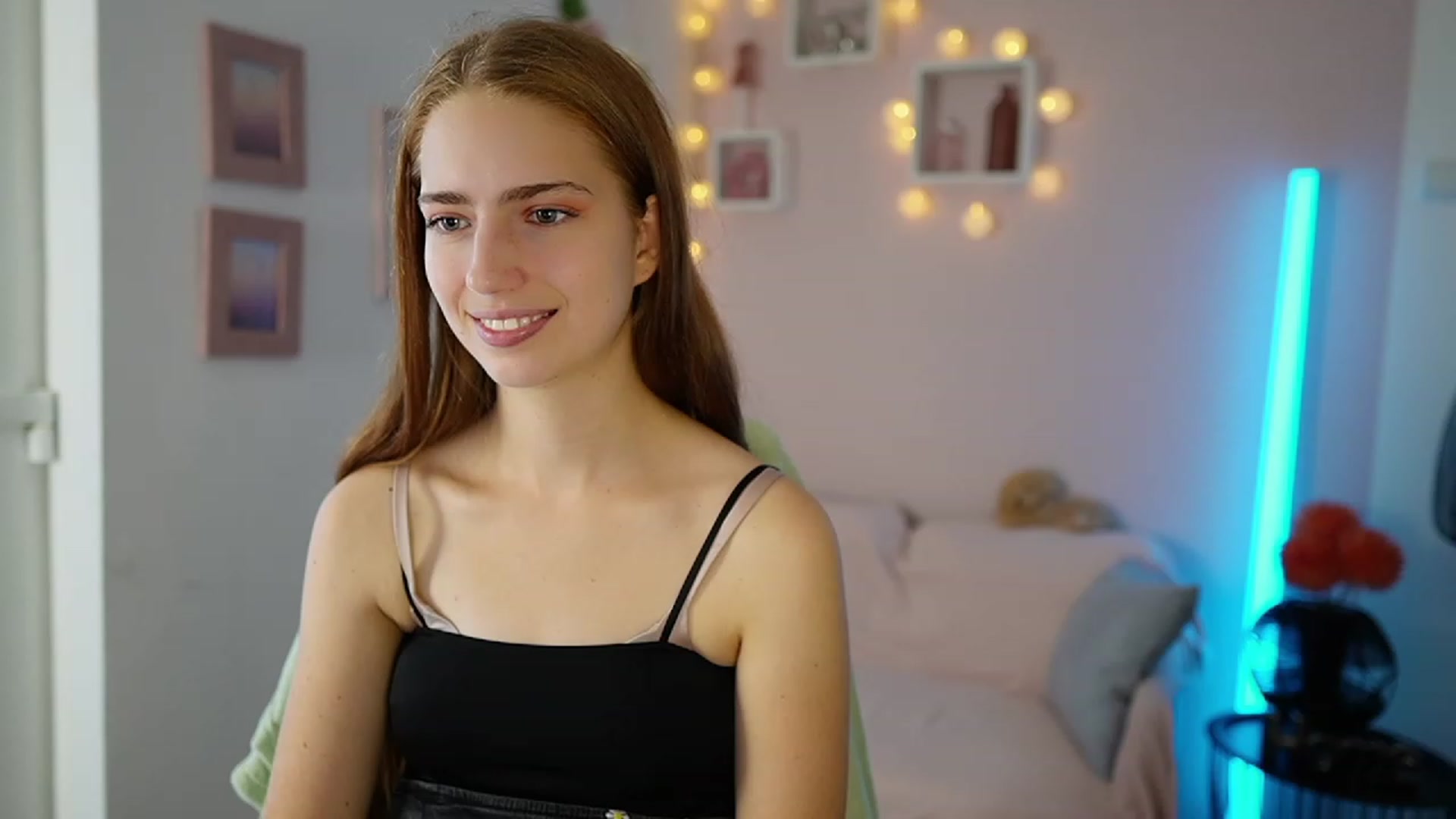 Gallery image thumbnail from Naomi_Woods18's myfreecams stream on, 11/01/2023, 12:39 image 15 of 20