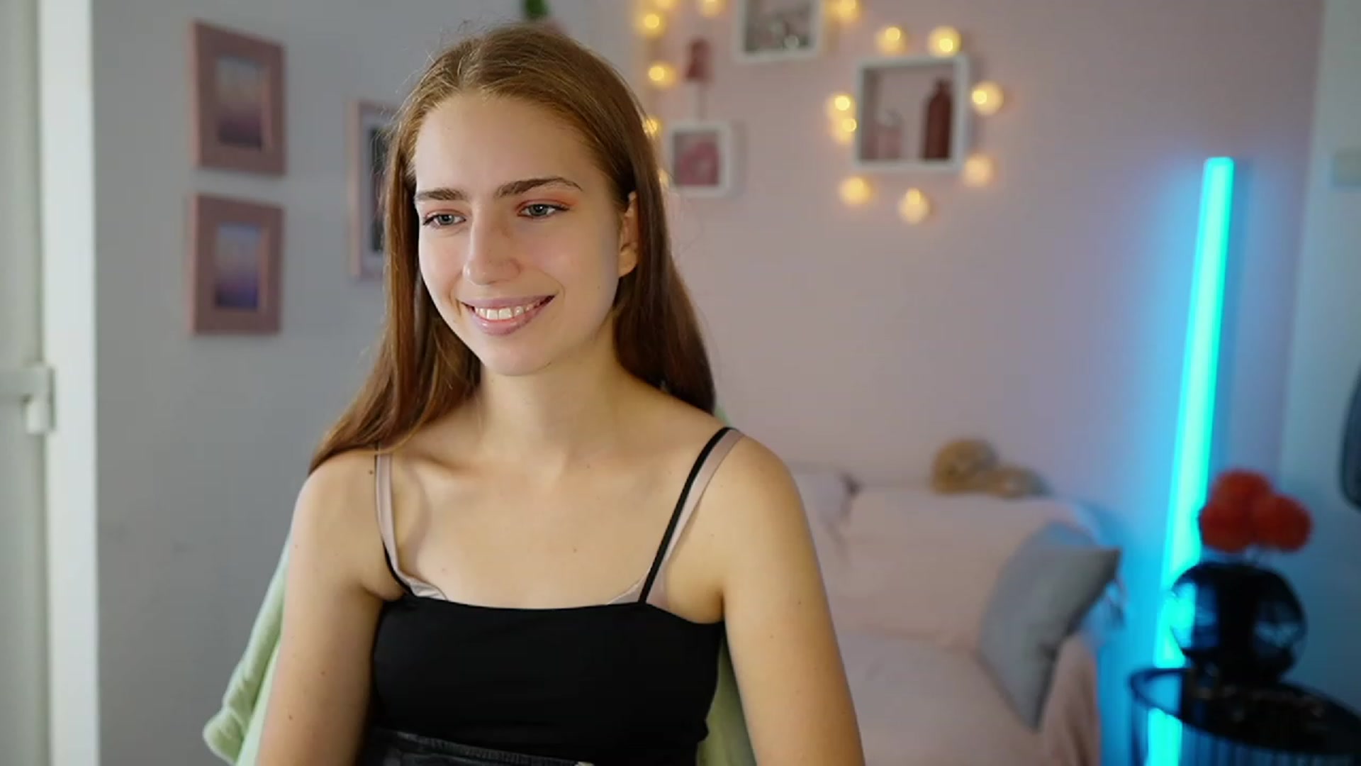 Gallery image thumbnail from Naomi_Woods18's myfreecams stream on, 11/01/2023, 12:39 image 17 of 20