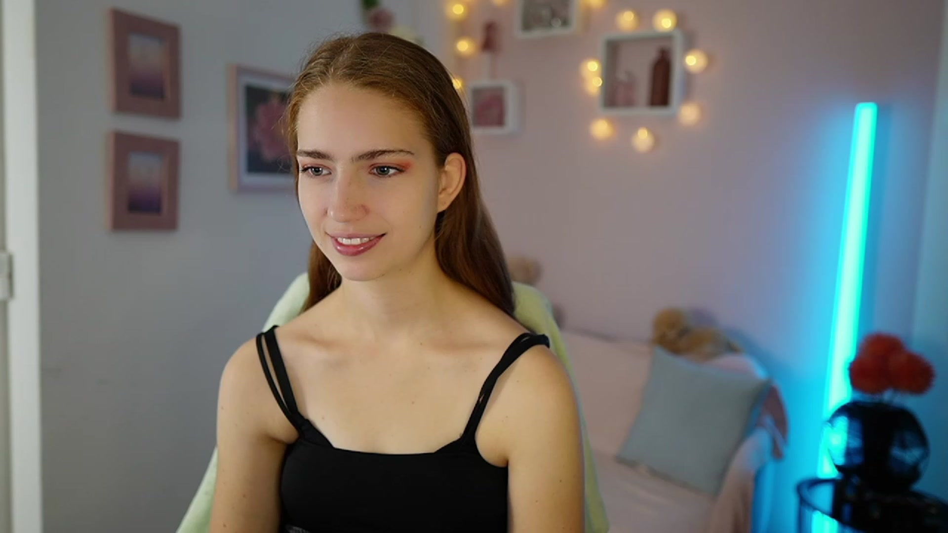 Gallery image thumbnail from Naomi_Woods18's myfreecams stream on, 11/03/2023, 09:49 image 7 of 20