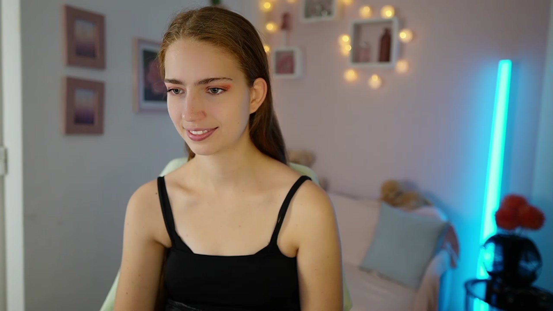 Gallery image thumbnail from Naomi_Woods18's myfreecams stream on, 11/03/2023, 09:49 image 3 of 20