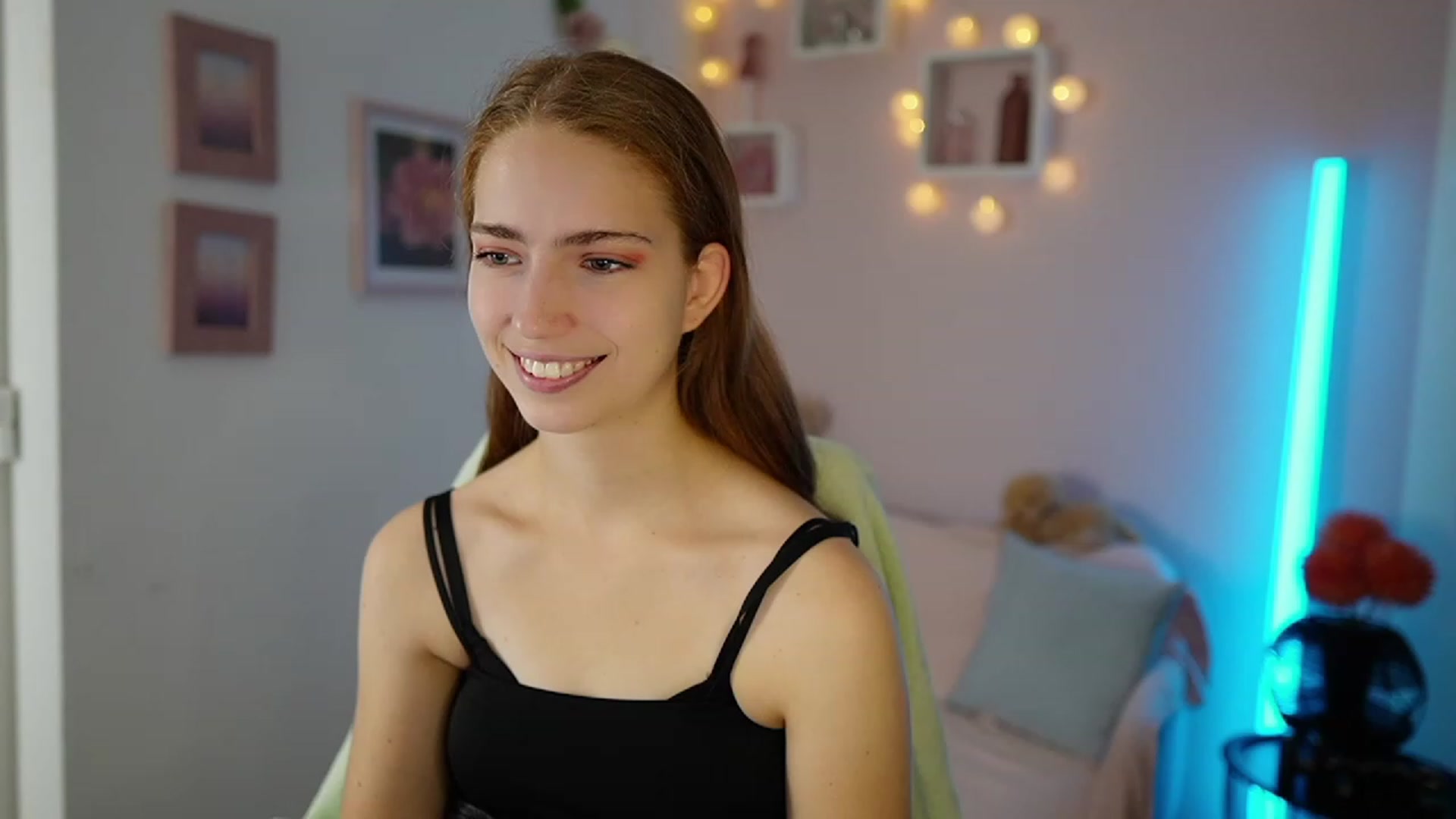 Gallery image thumbnail from Naomi_Woods18's myfreecams stream on, 11/03/2023, 09:49 image 8 of 20