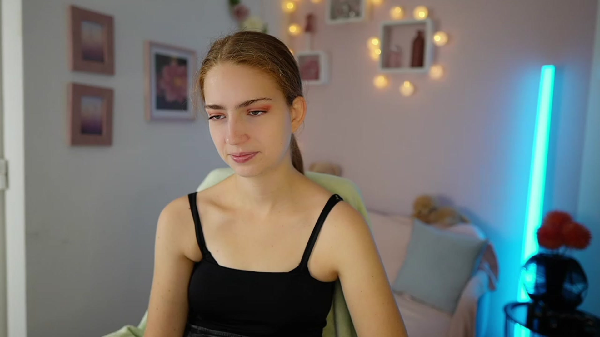 Gallery image thumbnail from Naomi_Woods18's myfreecams stream on, 11/03/2023, 09:49 image 1 of 20