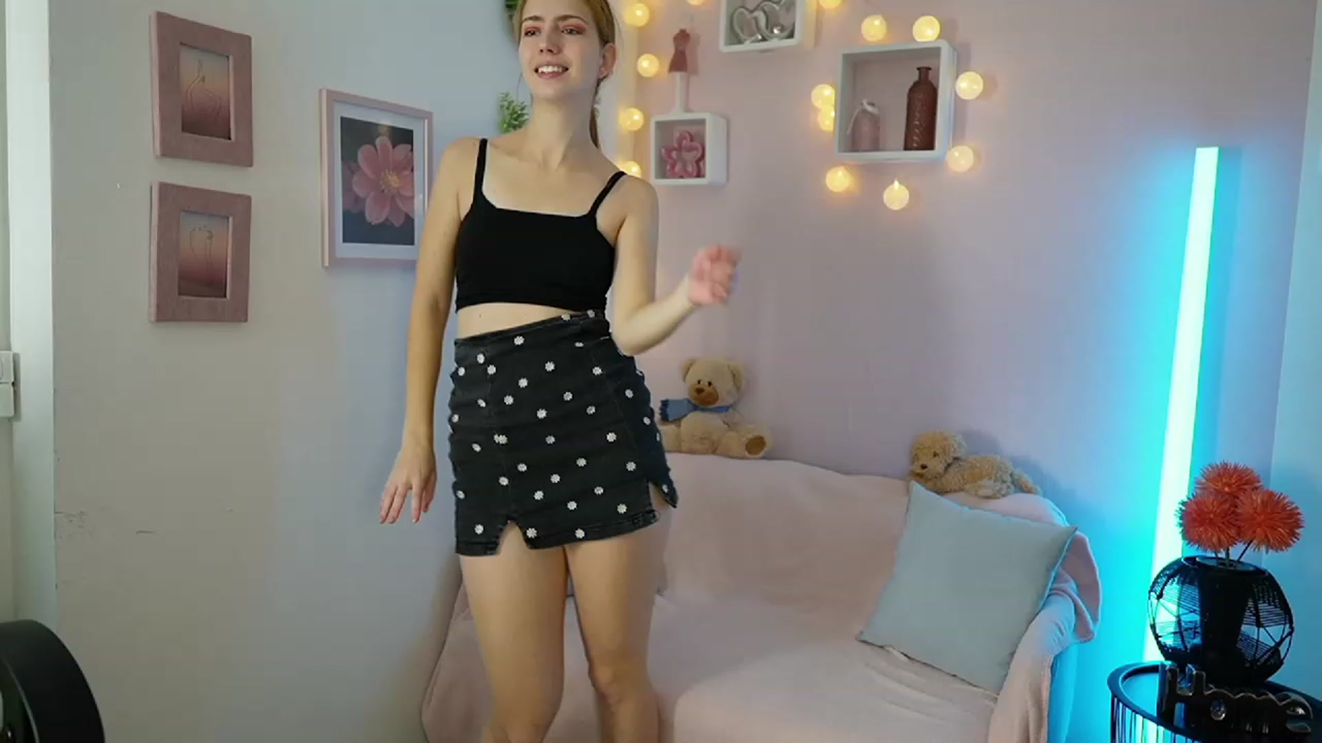 Gallery image thumbnail from Naomi_Woods18's myfreecams stream on, 11/03/2023, 09:49 image 2 of 20