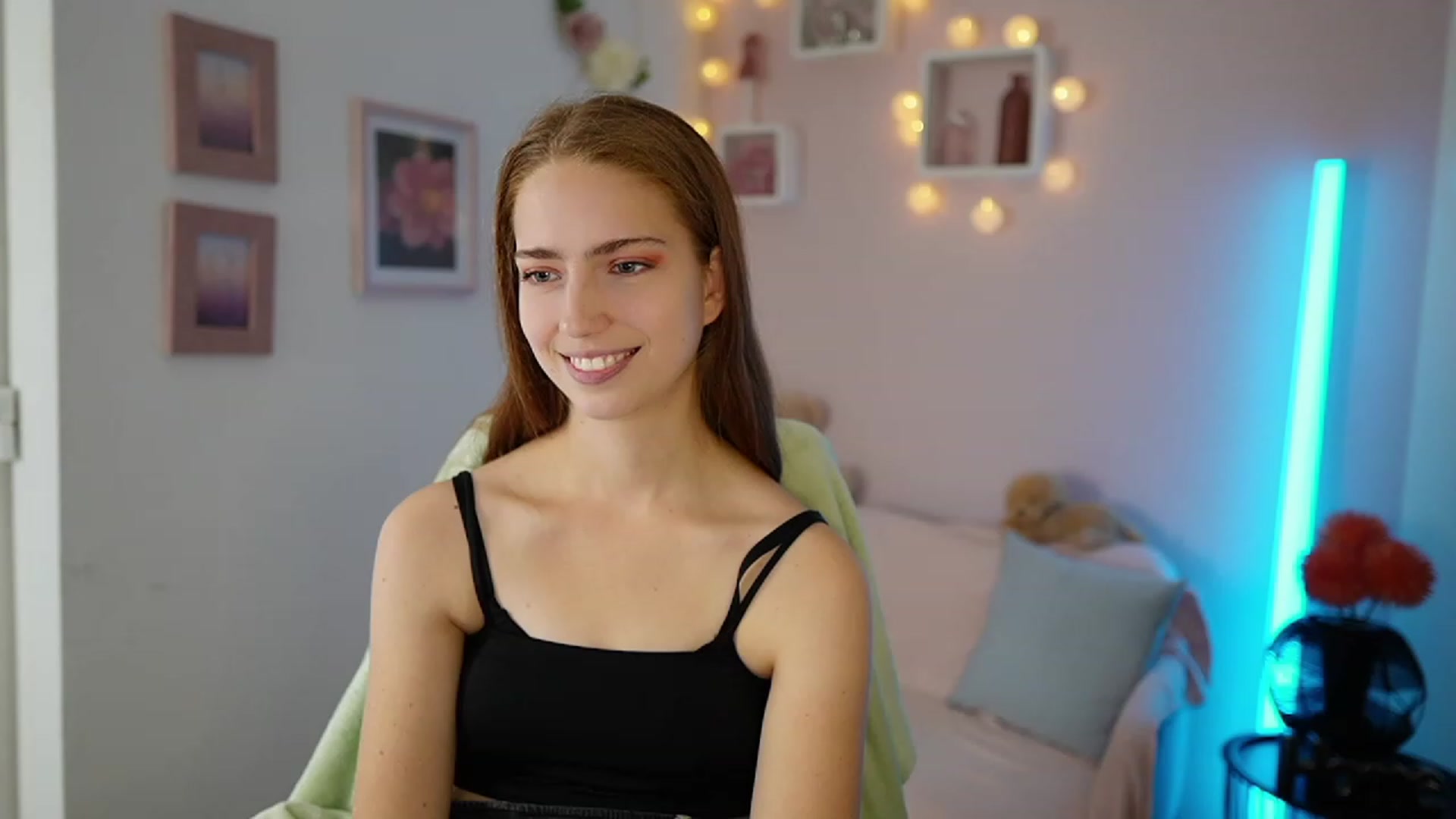 Gallery image thumbnail from Naomi_Woods18's myfreecams stream on, 11/03/2023, 11:09 image 1 of 20