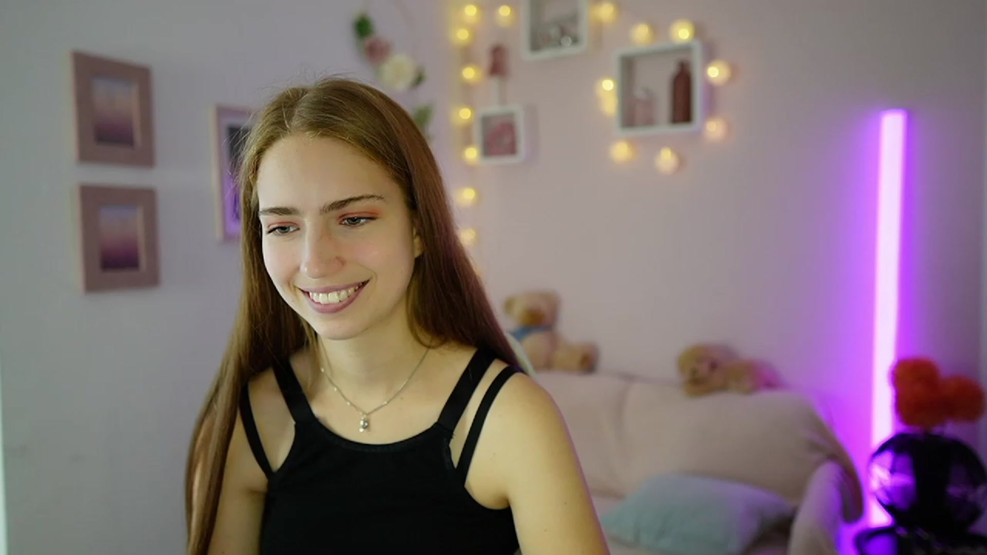 Gallery image thumbnail from Naomi_Woods18's myfreecams stream on, 11/08/2023, 11:25 image 7 of 20