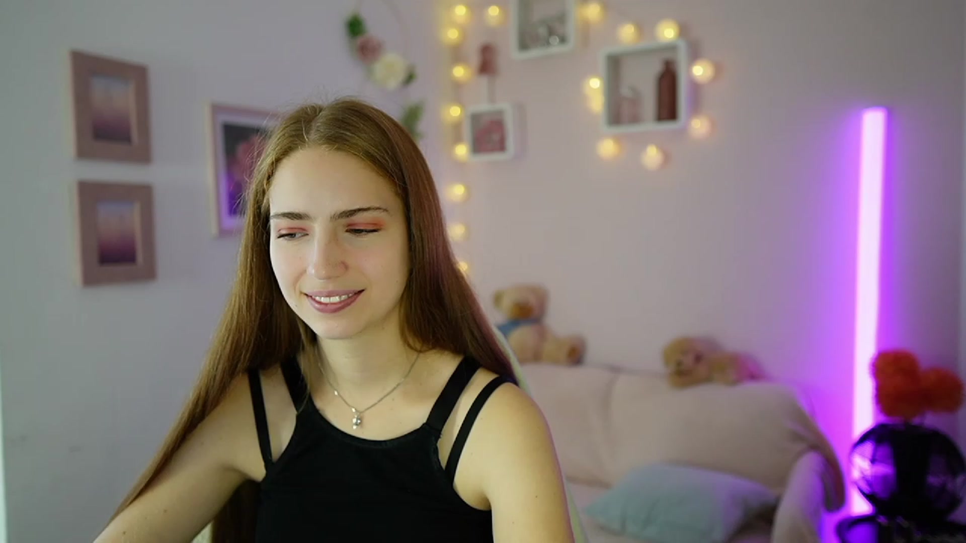 Gallery image thumbnail from Naomi_Woods18's myfreecams stream on, 11/08/2023, 11:25 image 12 of 20