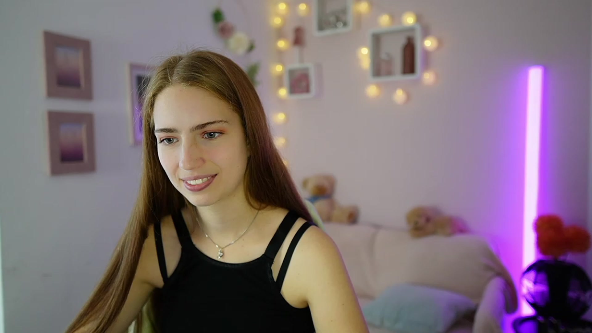 Gallery image thumbnail from Naomi_Woods18's myfreecams stream on, 11/08/2023, 11:25 image 8 of 20