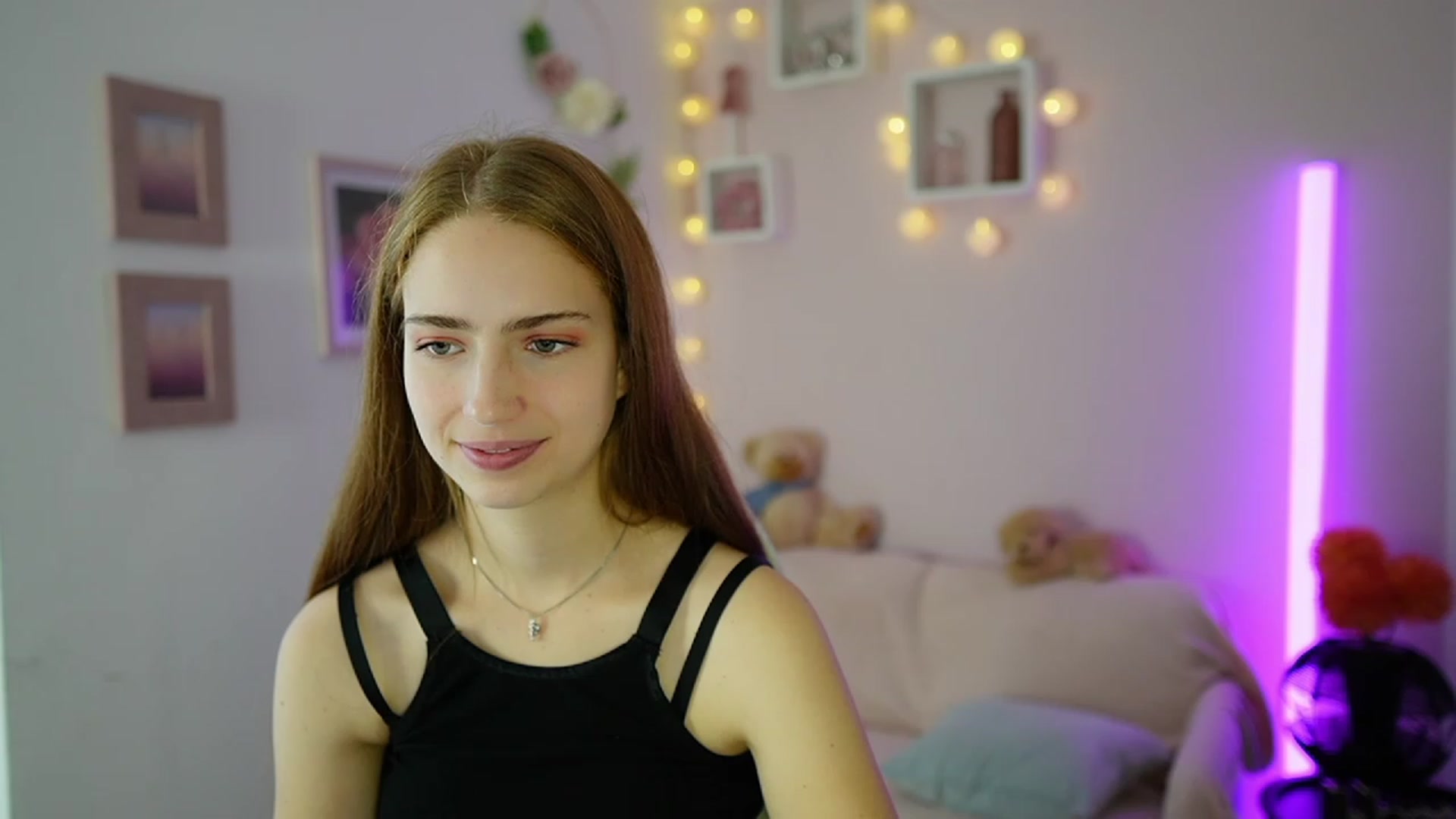 Gallery image thumbnail from Naomi_Woods18's myfreecams stream on, 11/08/2023, 11:25 image 10 of 20