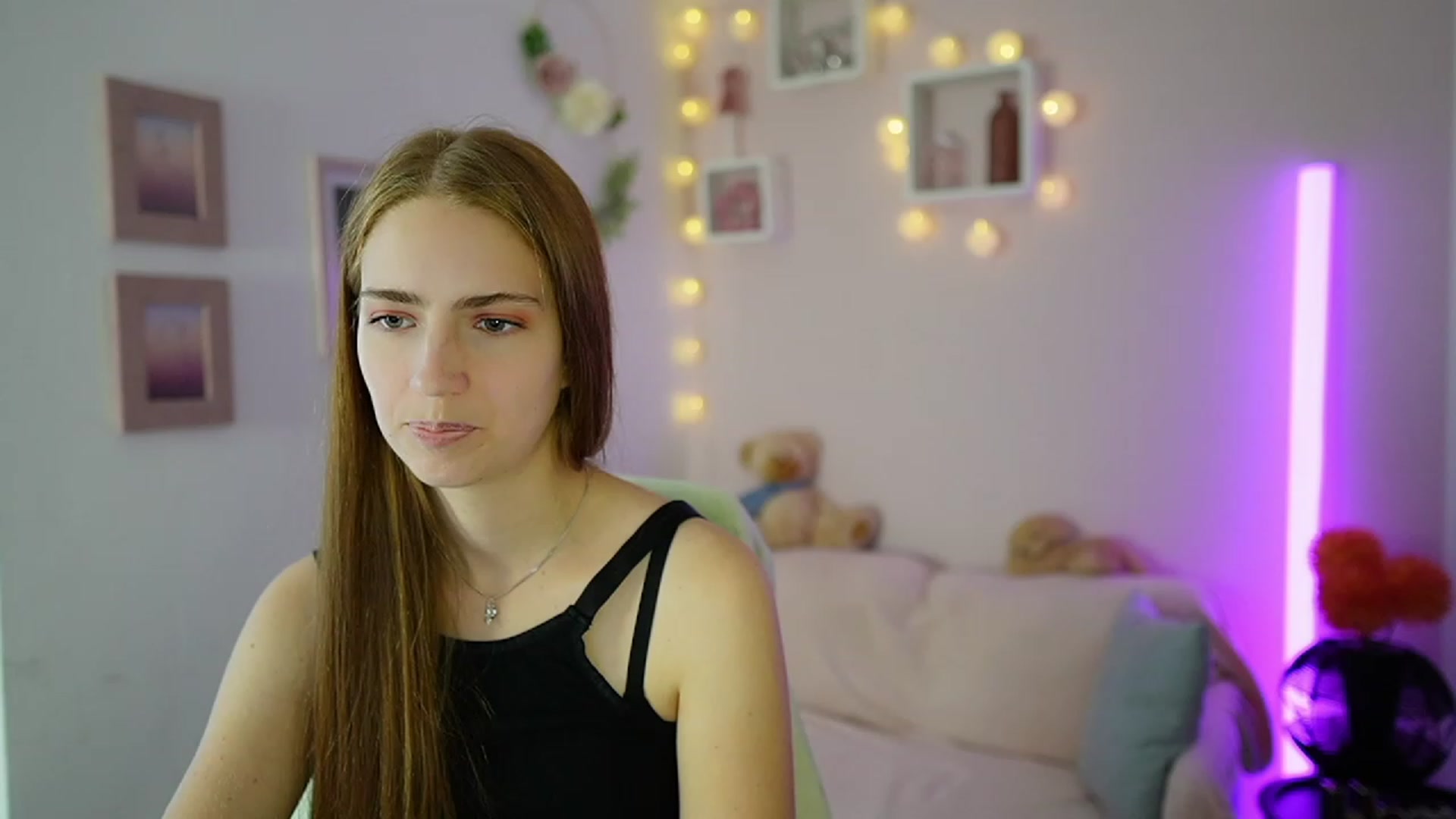 Gallery image thumbnail from Naomi_Woods18's myfreecams stream on, 11/08/2023, 13:19 image 12 of 20