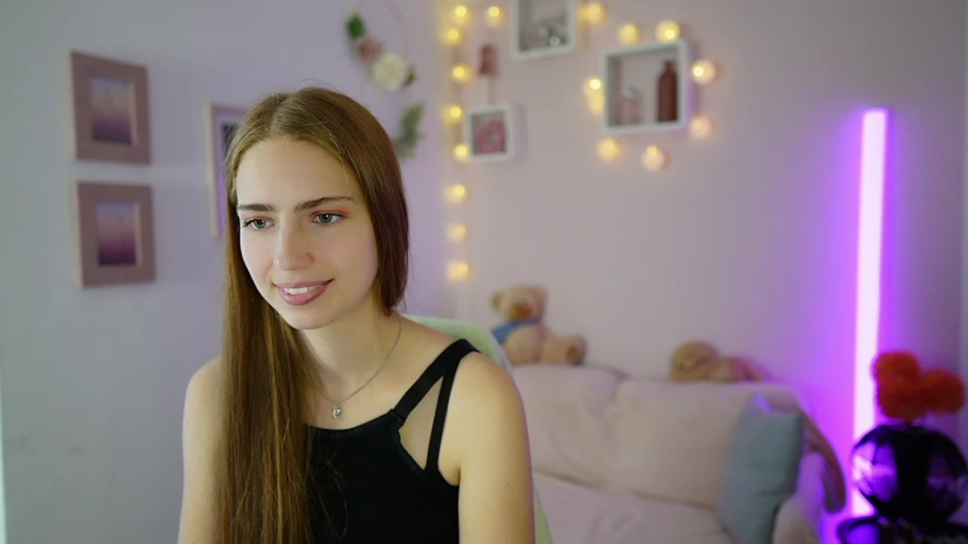 Gallery image thumbnail from Naomi_Woods18's myfreecams stream on, 11/08/2023, 13:19 image 15 of 20