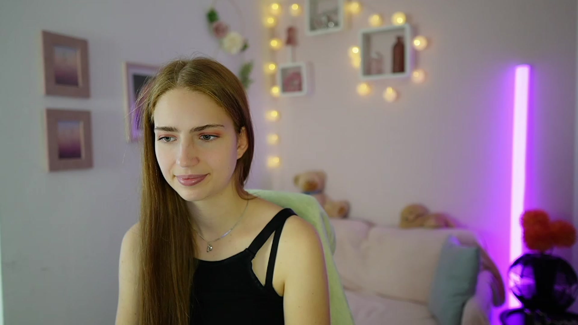 Gallery image thumbnail from Naomi_Woods18's myfreecams stream on, 11/08/2023, 13:19 image 3 of 20