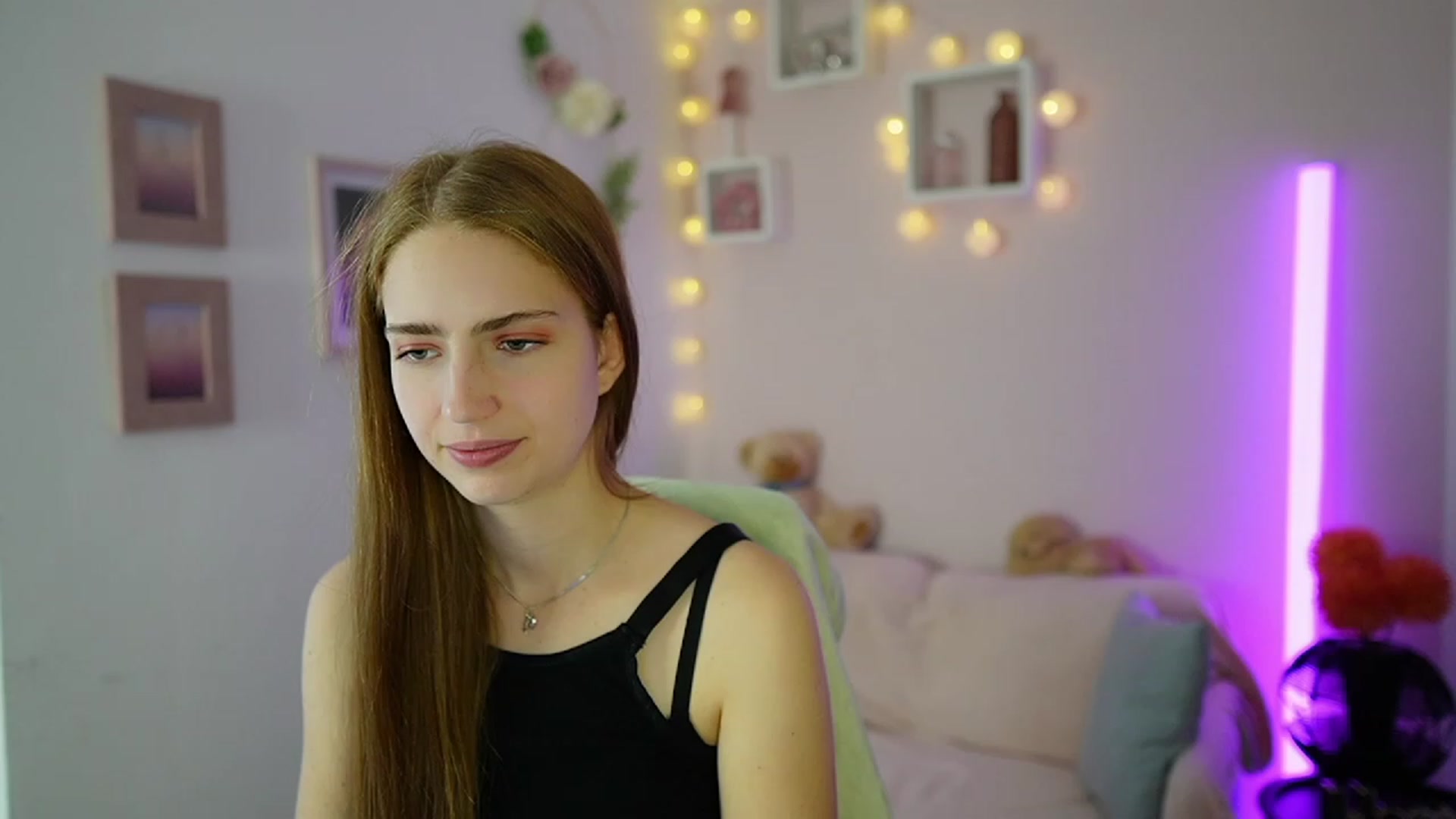 Gallery image thumbnail from Naomi_Woods18's myfreecams stream on, 11/08/2023, 13:19 image 2 of 20