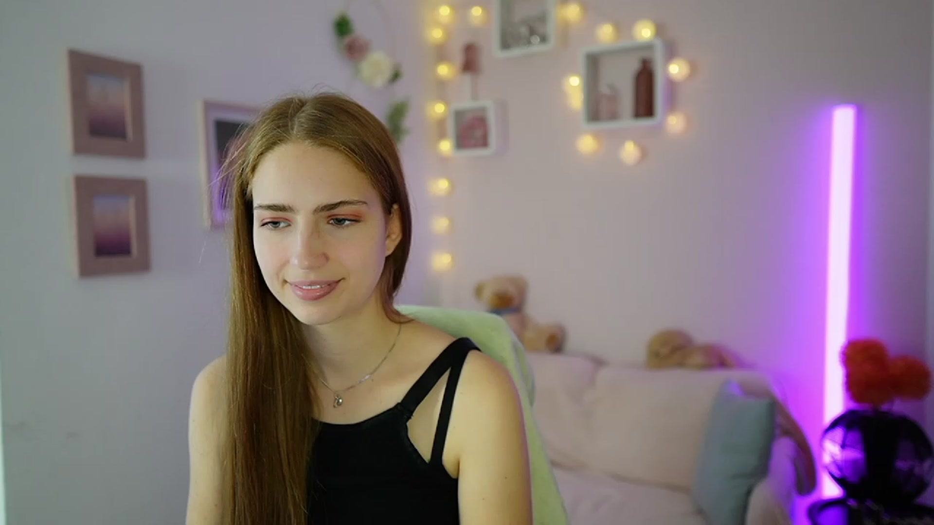 Gallery image thumbnail from Naomi_Woods18's myfreecams stream on, 11/08/2023, 13:19 image 6 of 20