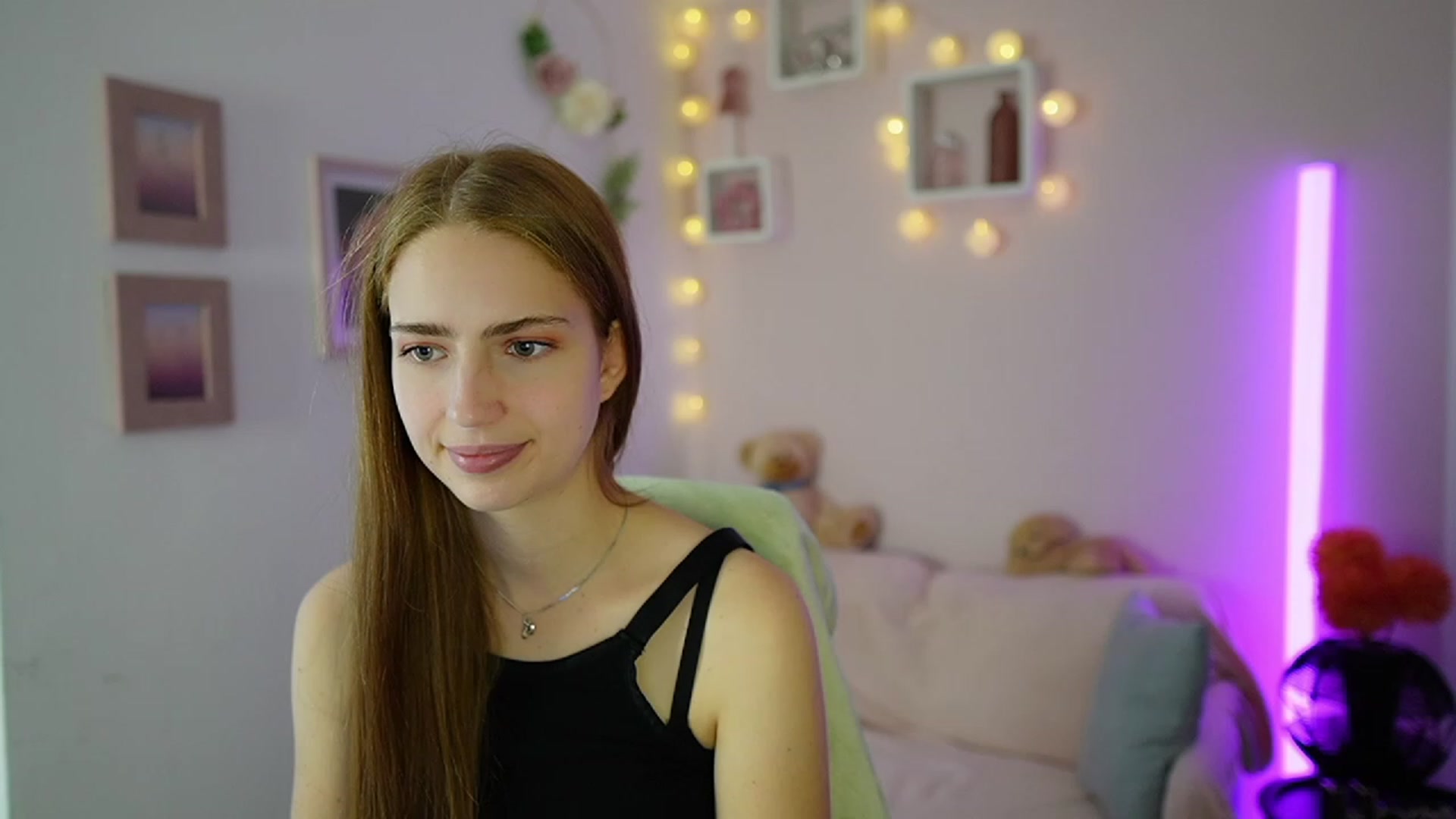 Gallery image thumbnail from Naomi_Woods18's myfreecams stream on, 11/08/2023, 13:19 image 4 of 20