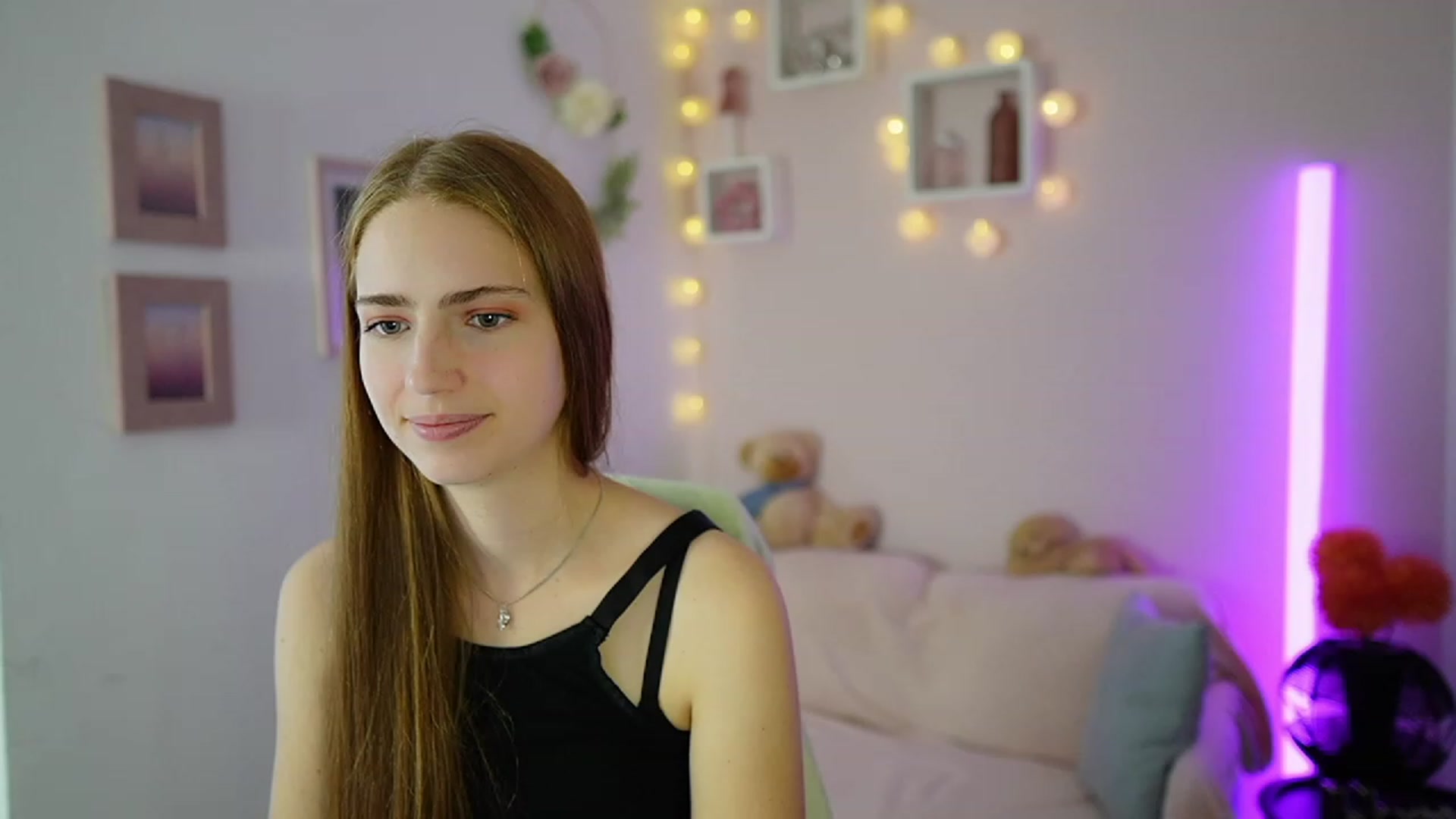 Gallery image thumbnail from Naomi_Woods18's myfreecams stream on, 11/08/2023, 13:19 image 16 of 20