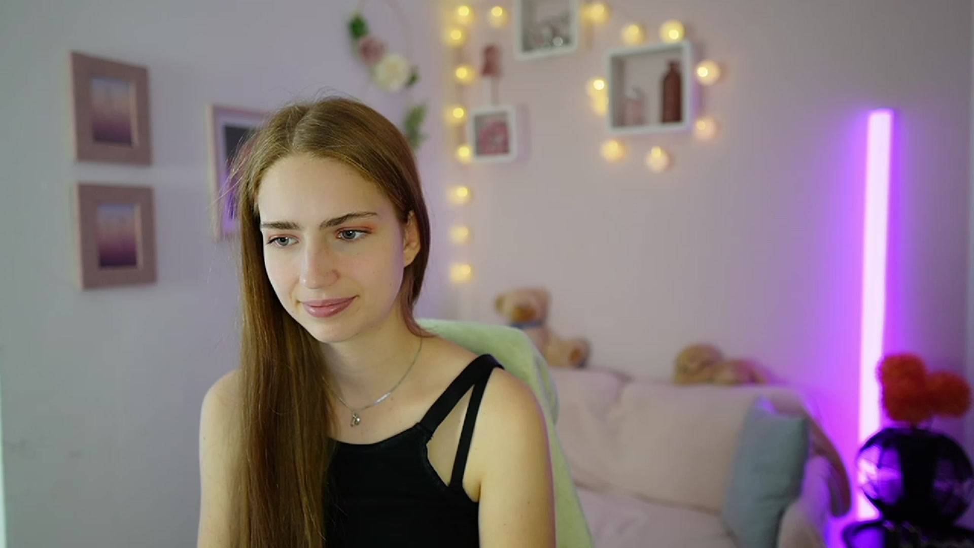 Gallery image thumbnail from Naomi_Woods18's myfreecams stream on, 11/08/2023, 13:19 image 5 of 20
