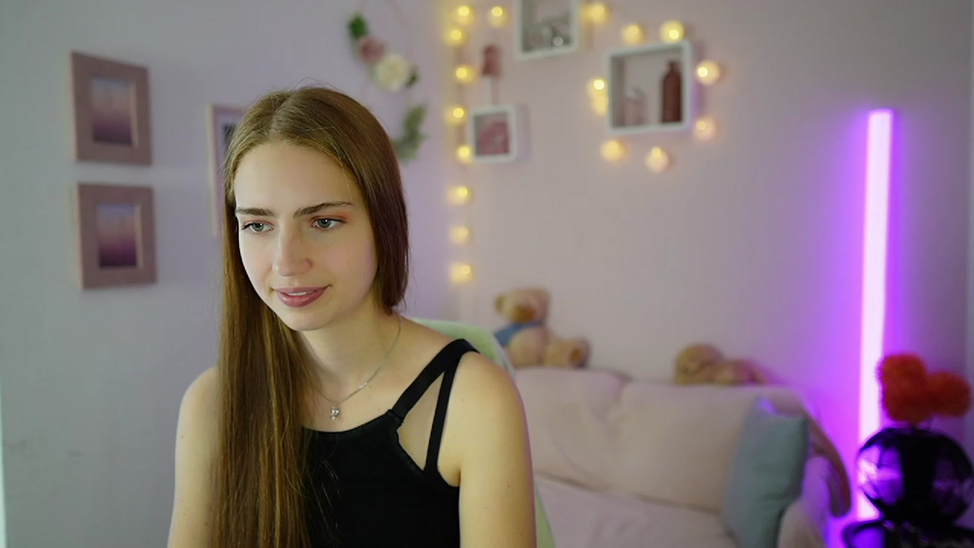 Gallery image thumbnail from Naomi_Woods18's myfreecams stream on, 11/08/2023, 13:19 image 14 of 20