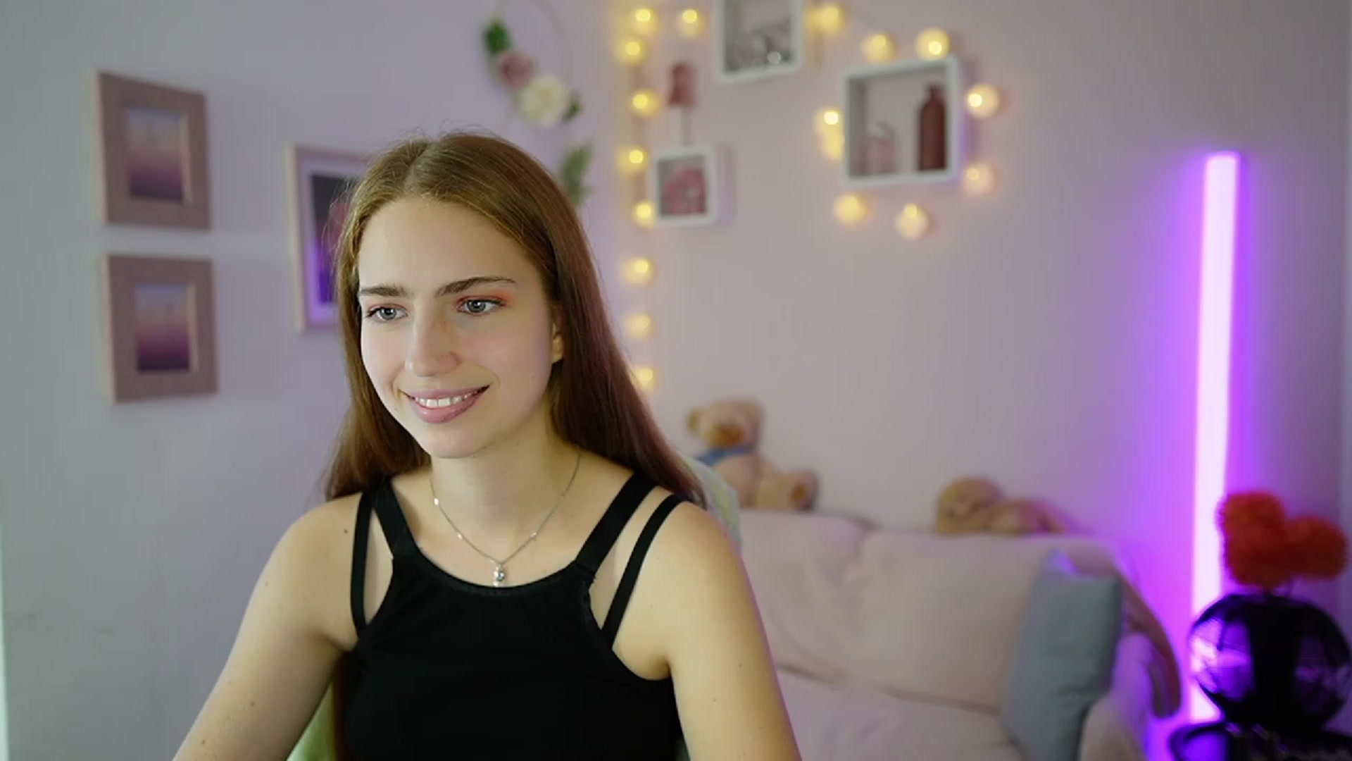 Gallery image thumbnail from Naomi_Woods18's myfreecams stream on, 11/08/2023, 13:51 image 18 of 20