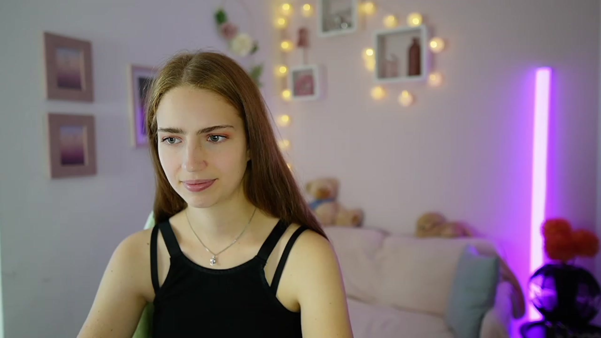 Gallery image thumbnail from Naomi_Woods18's myfreecams stream on, 11/08/2023, 13:51 image 7 of 20