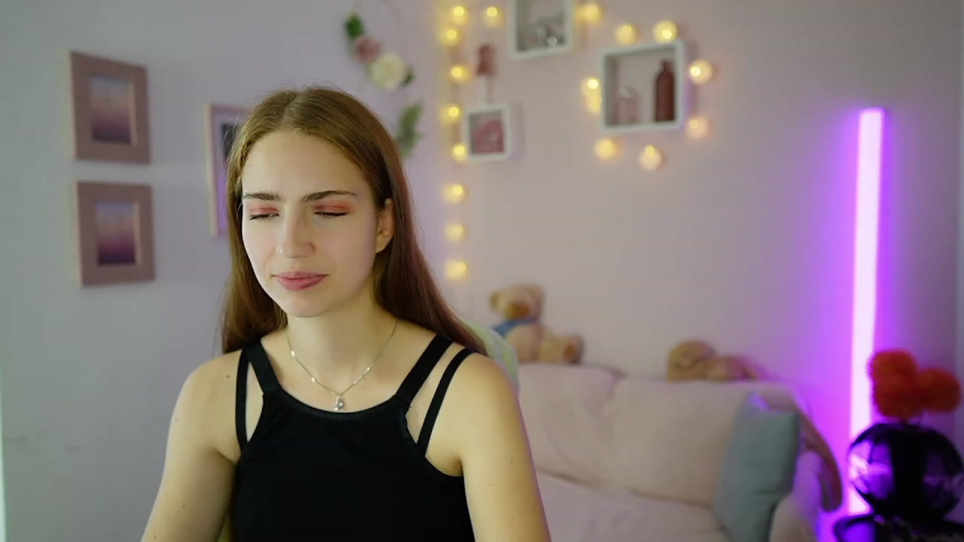 Gallery image thumbnail from Naomi_Woods18's myfreecams stream on, 11/08/2023, 13:51 image 13 of 20