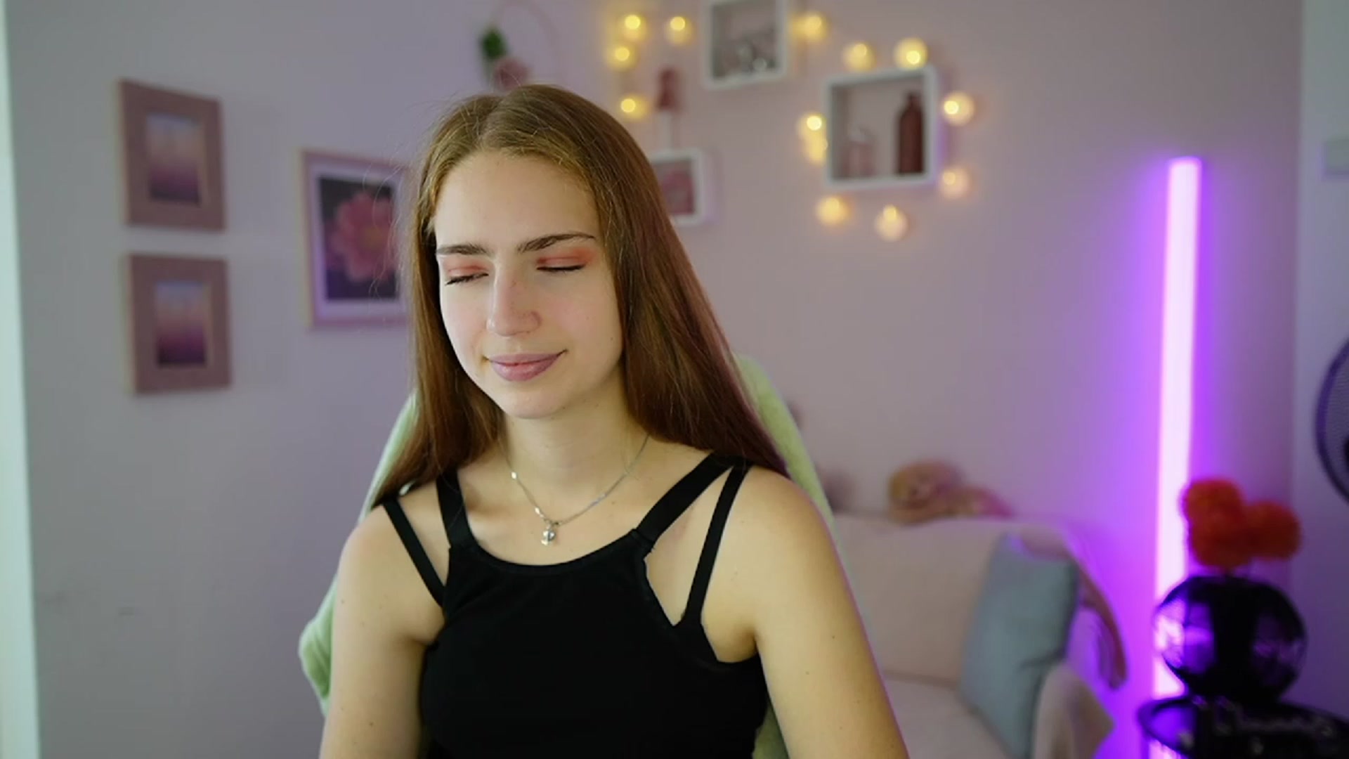 Gallery image thumbnail from Naomi_Woods18's myfreecams stream on, 11/09/2023, 11:03 image 8 of 20