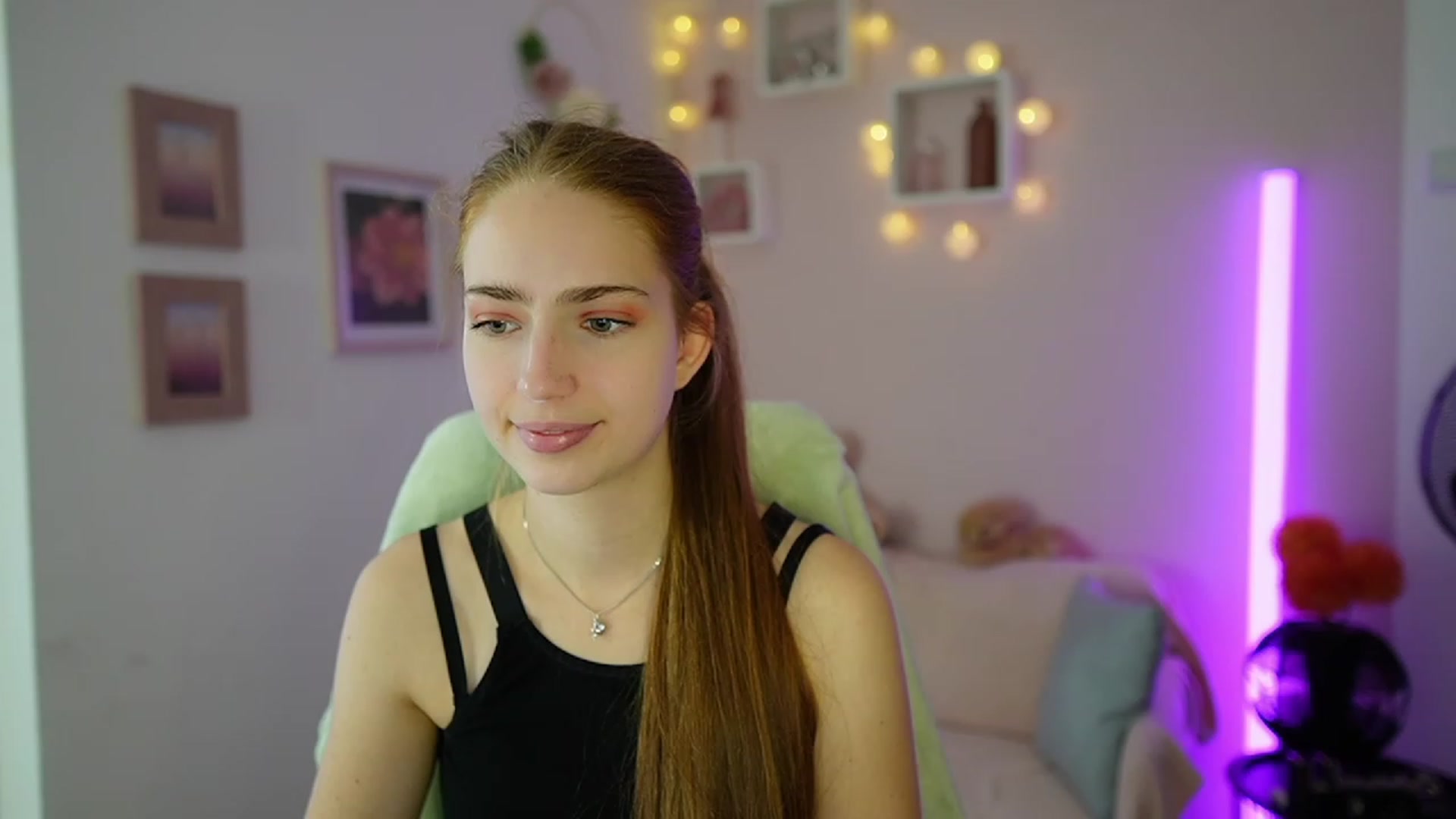 Gallery image thumbnail from Naomi_Woods18's myfreecams stream on, 11/09/2023, 13:36 image 5 of 20