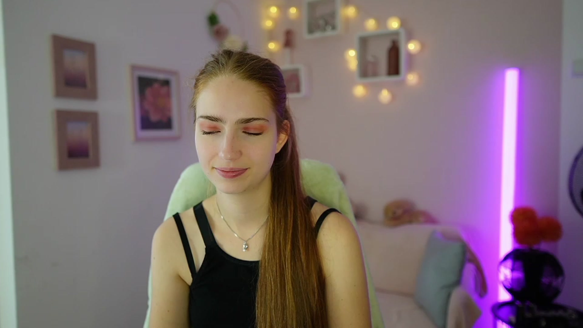 Gallery image thumbnail from Naomi_Woods18's myfreecams stream on, 11/09/2023, 13:36 image 9 of 20