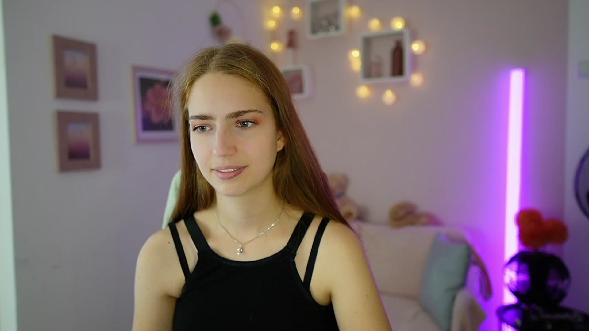 Gallery image thumbnail from Naomi_Woods18's myfreecams stream on, 11/09/2023, 13:54 image 7 of 20