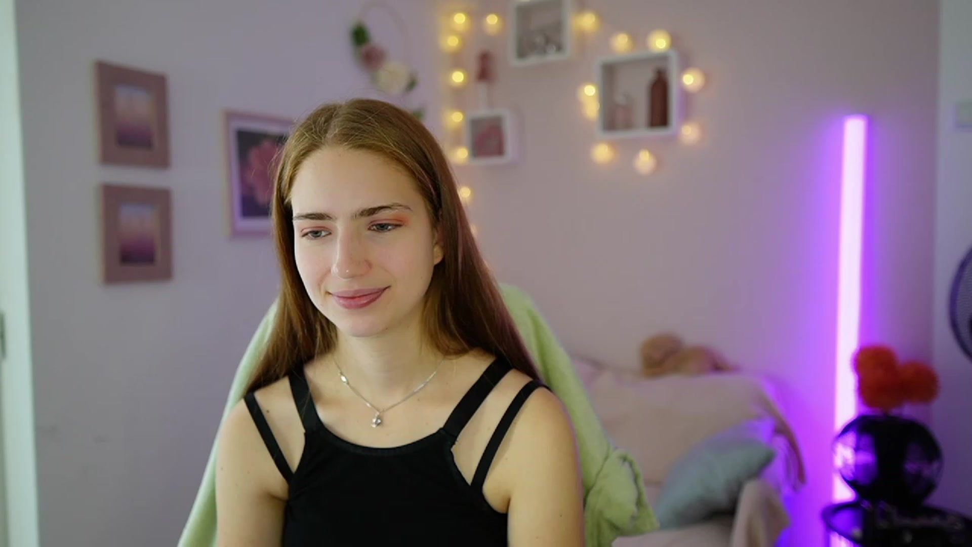 Gallery image thumbnail from Naomi_Woods18's myfreecams stream on, 11/10/2023, 10:16 image 10 of 20