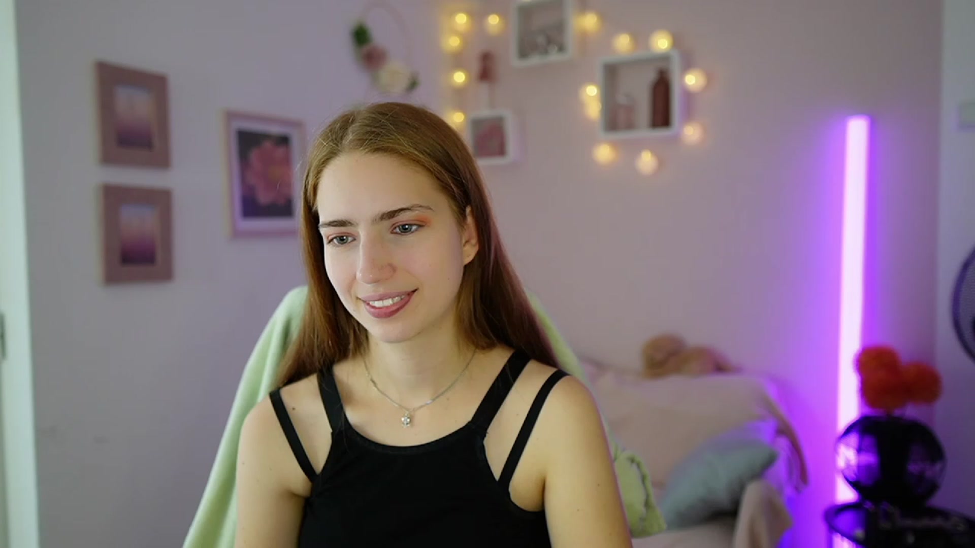 Gallery image thumbnail from Naomi_Woods18's myfreecams stream on, 11/10/2023, 10:16 image 17 of 20