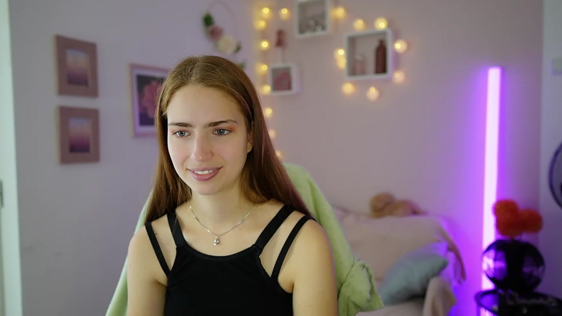 Gallery image thumbnail from Naomi_Woods18's myfreecams stream on, 11/10/2023, 10:16 image 5 of 20