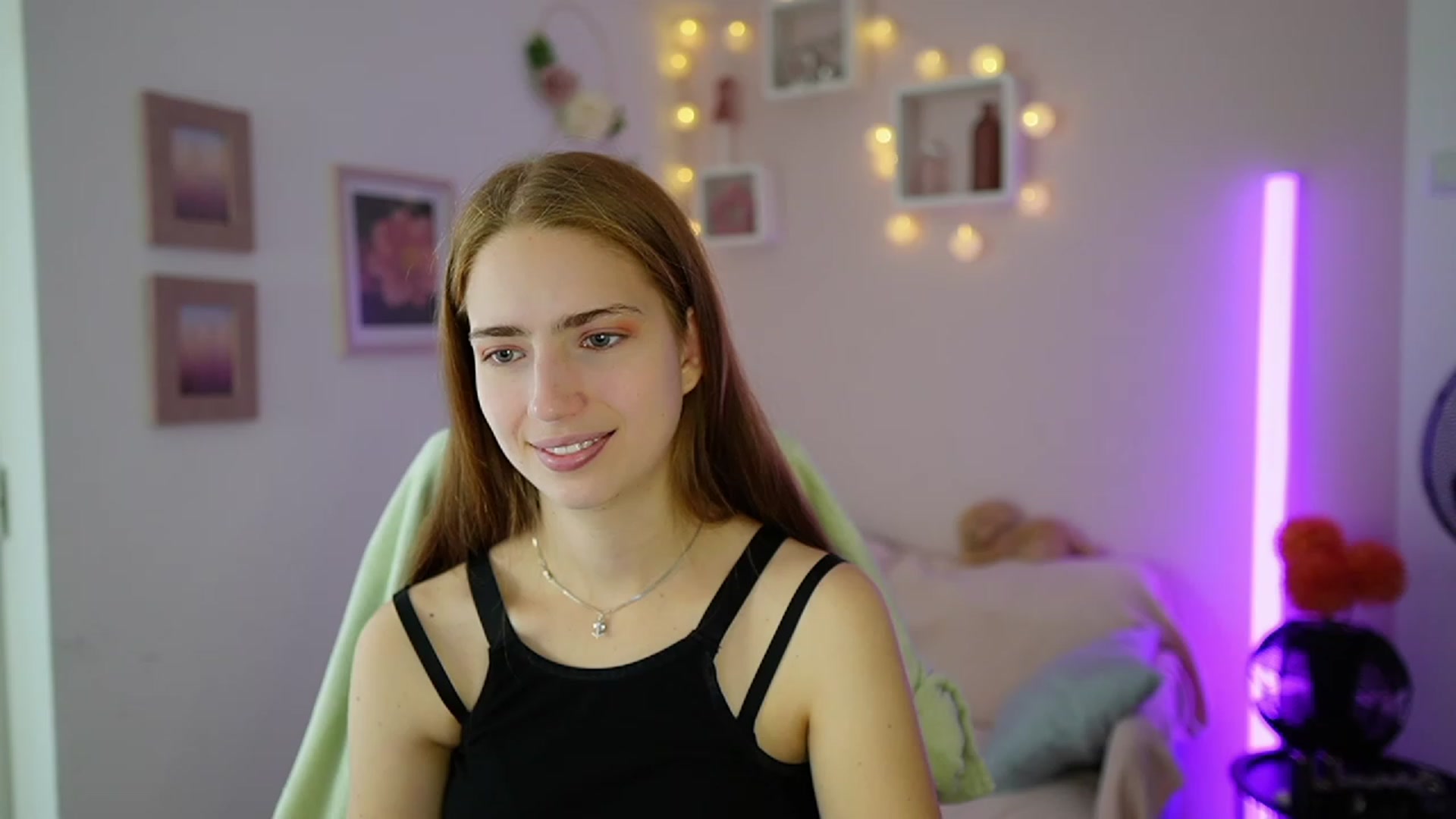 Gallery image thumbnail from Naomi_Woods18's myfreecams stream on, 11/10/2023, 10:16 image 18 of 20