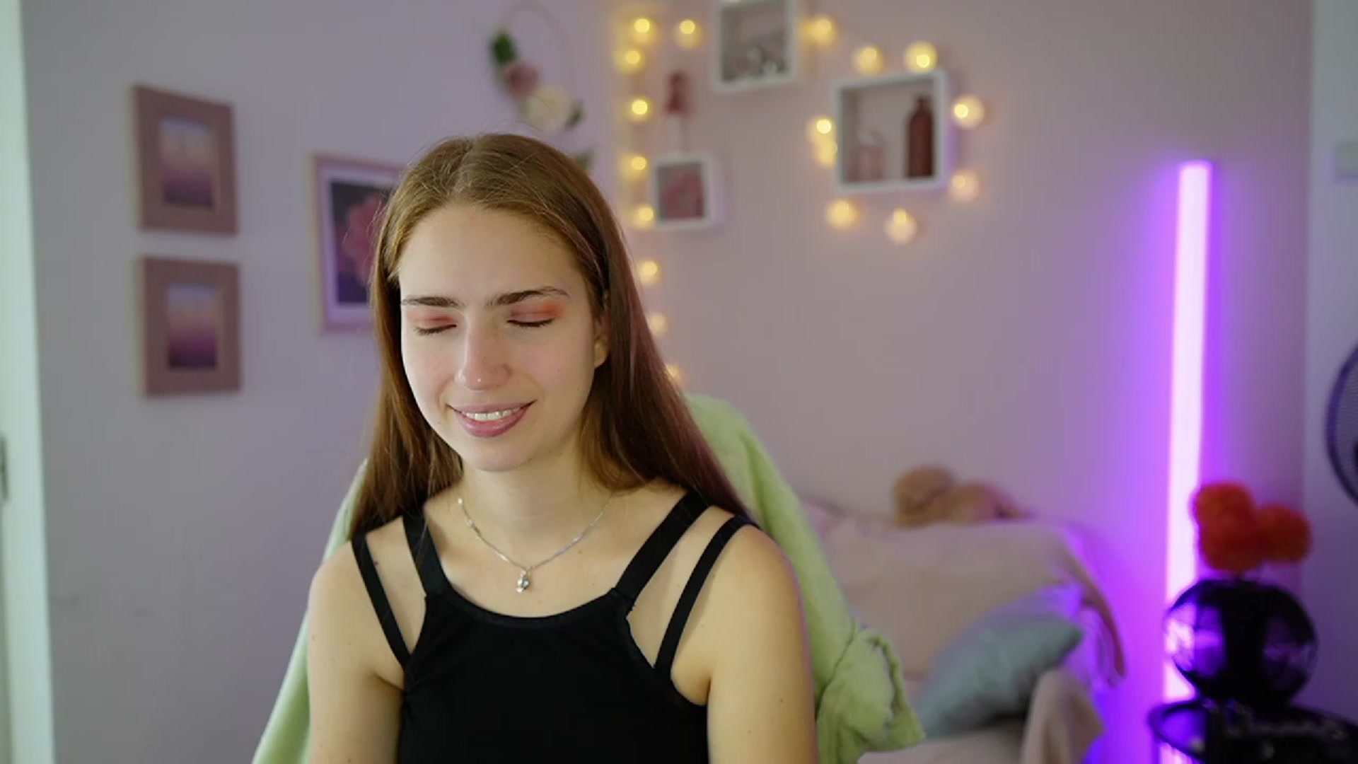 Gallery image thumbnail from Naomi_Woods18's myfreecams stream on, 11/10/2023, 10:16 image 2 of 20