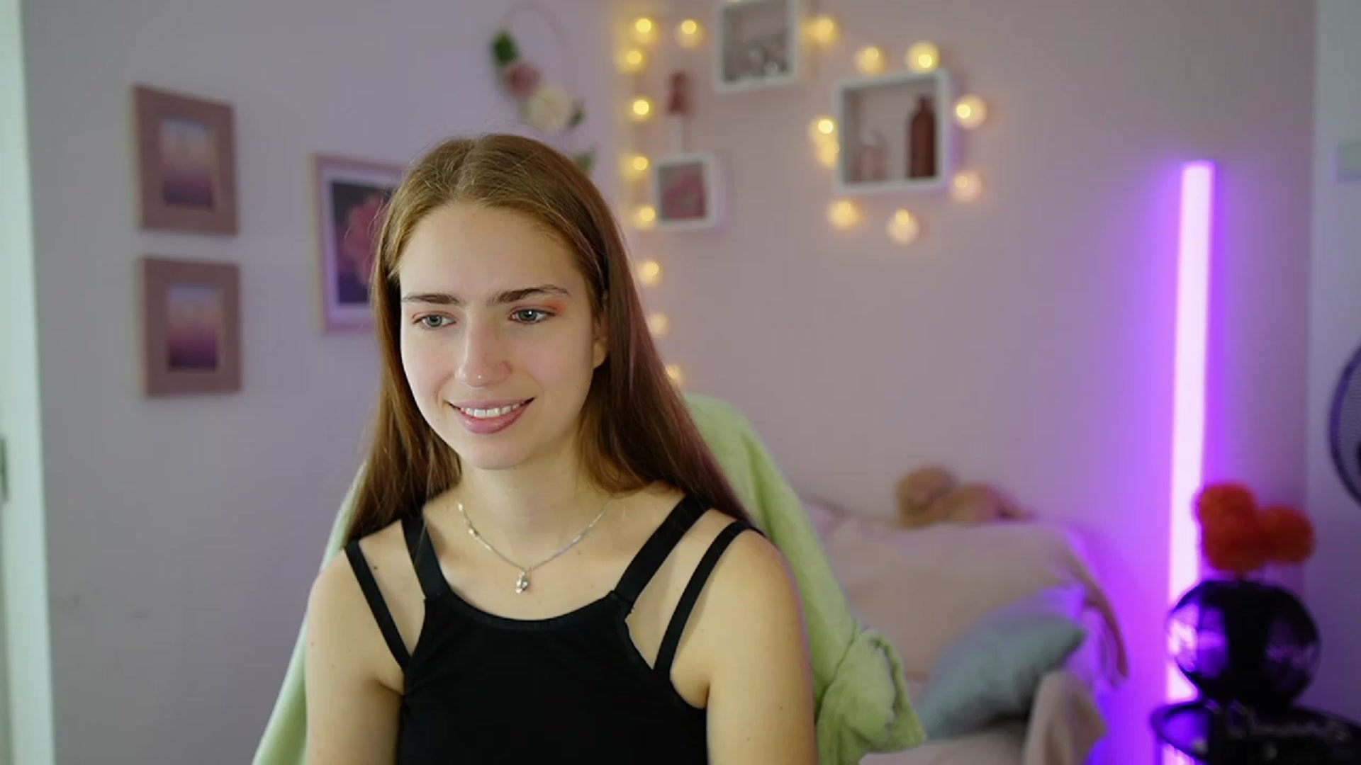 Gallery image thumbnail from Naomi_Woods18's myfreecams stream on, 11/10/2023, 10:16 image 8 of 20