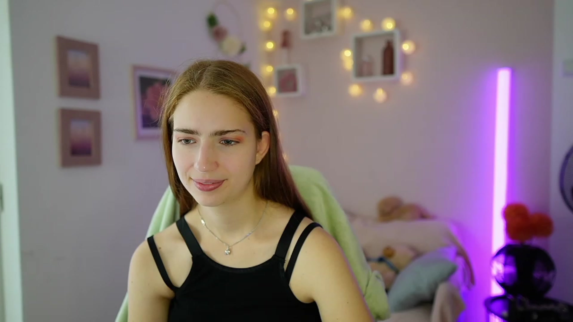 Gallery image thumbnail from Naomi_Woods18's myfreecams stream on, 11/10/2023, 11:22 image 5 of 20