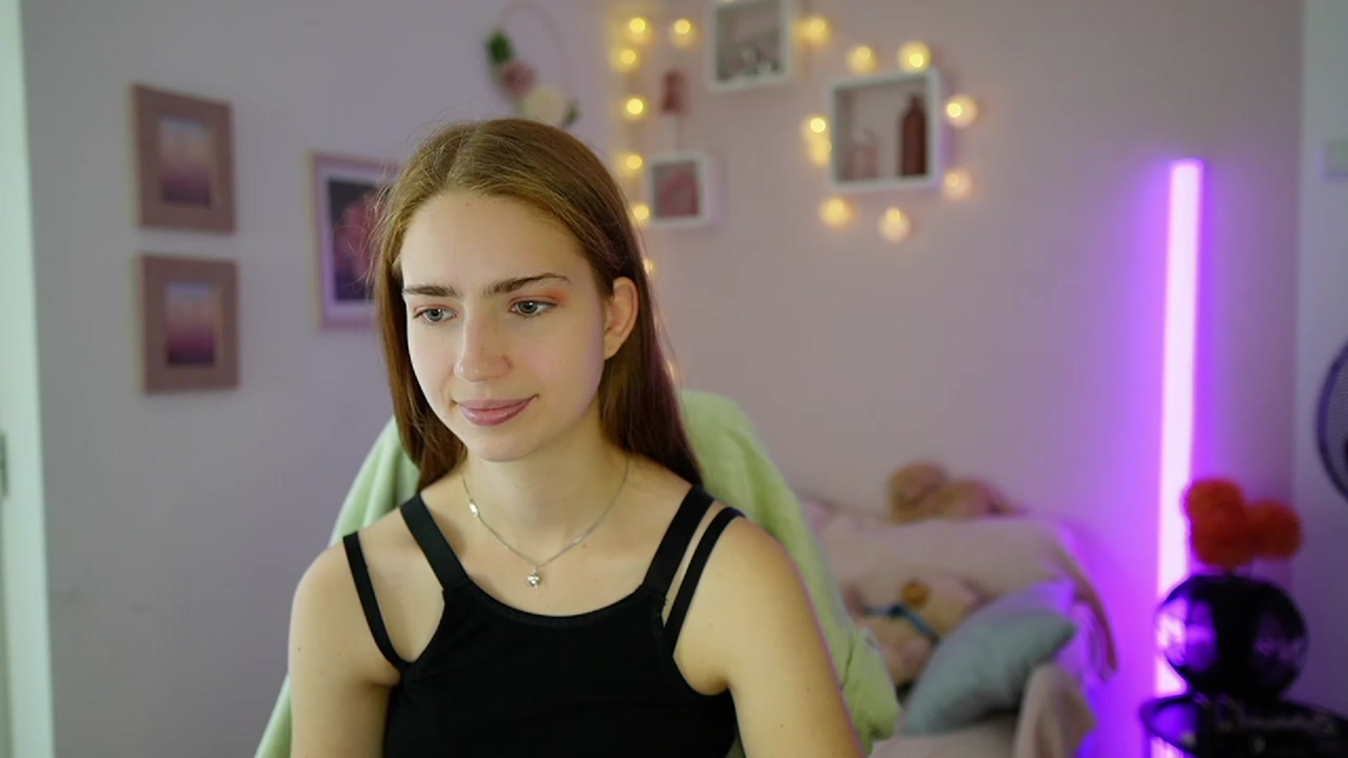 Gallery image thumbnail from Naomi_Woods18's myfreecams stream on, 11/10/2023, 11:22 image 1 of 20