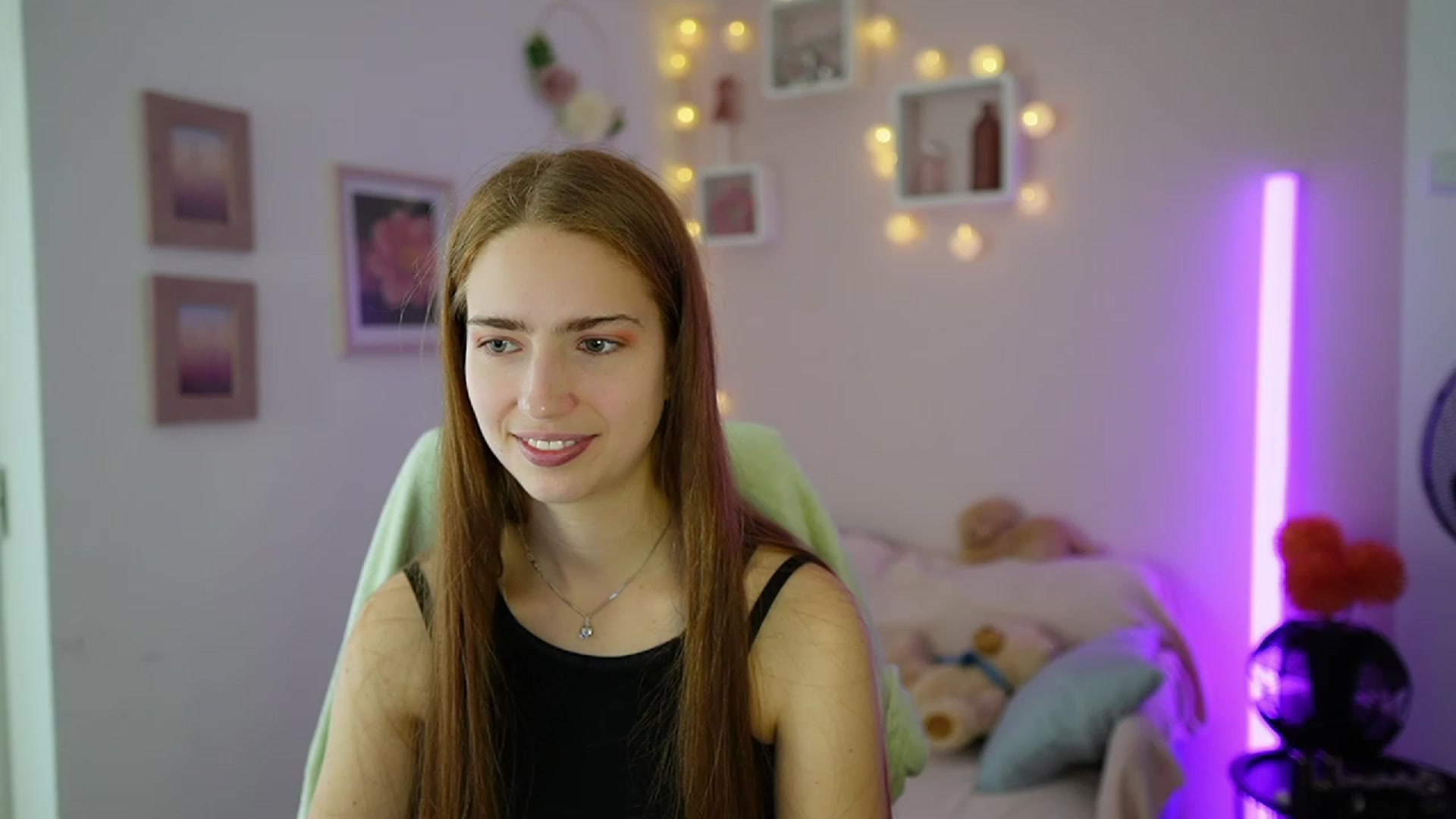 Gallery image thumbnail from Naomi_Woods18's myfreecams stream on, 11/10/2023, 11:22 image 15 of 20