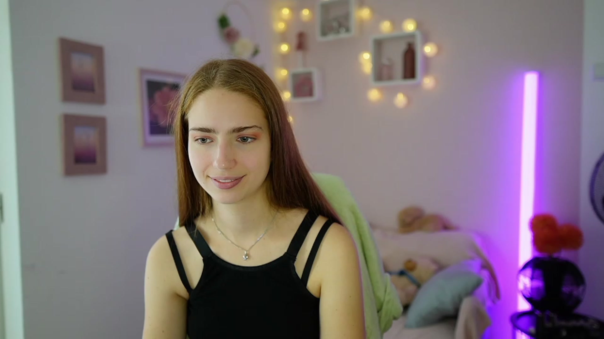 Gallery image thumbnail from Naomi_Woods18's myfreecams stream on, 11/10/2023, 11:22 image 8 of 20