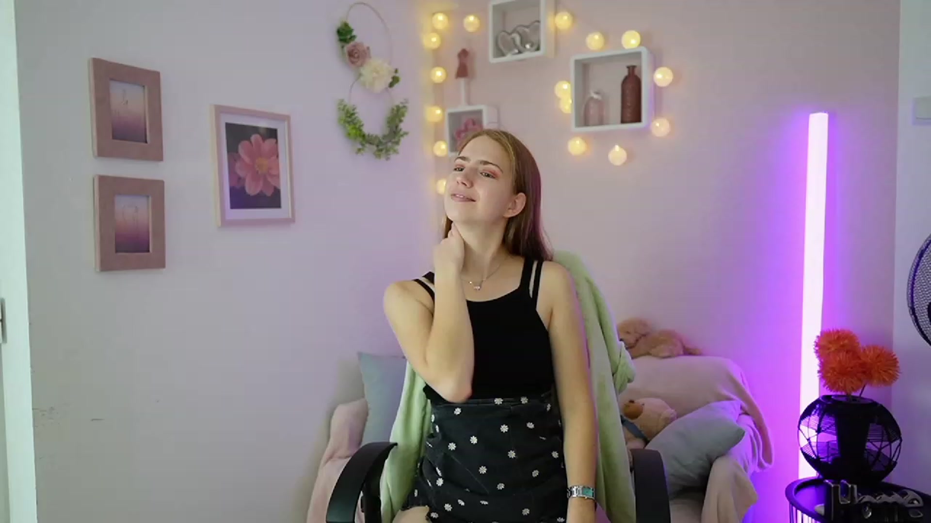 Gallery image thumbnail from Naomi_Woods18's myfreecams stream on, 11/10/2023, 11:22 image 7 of 20