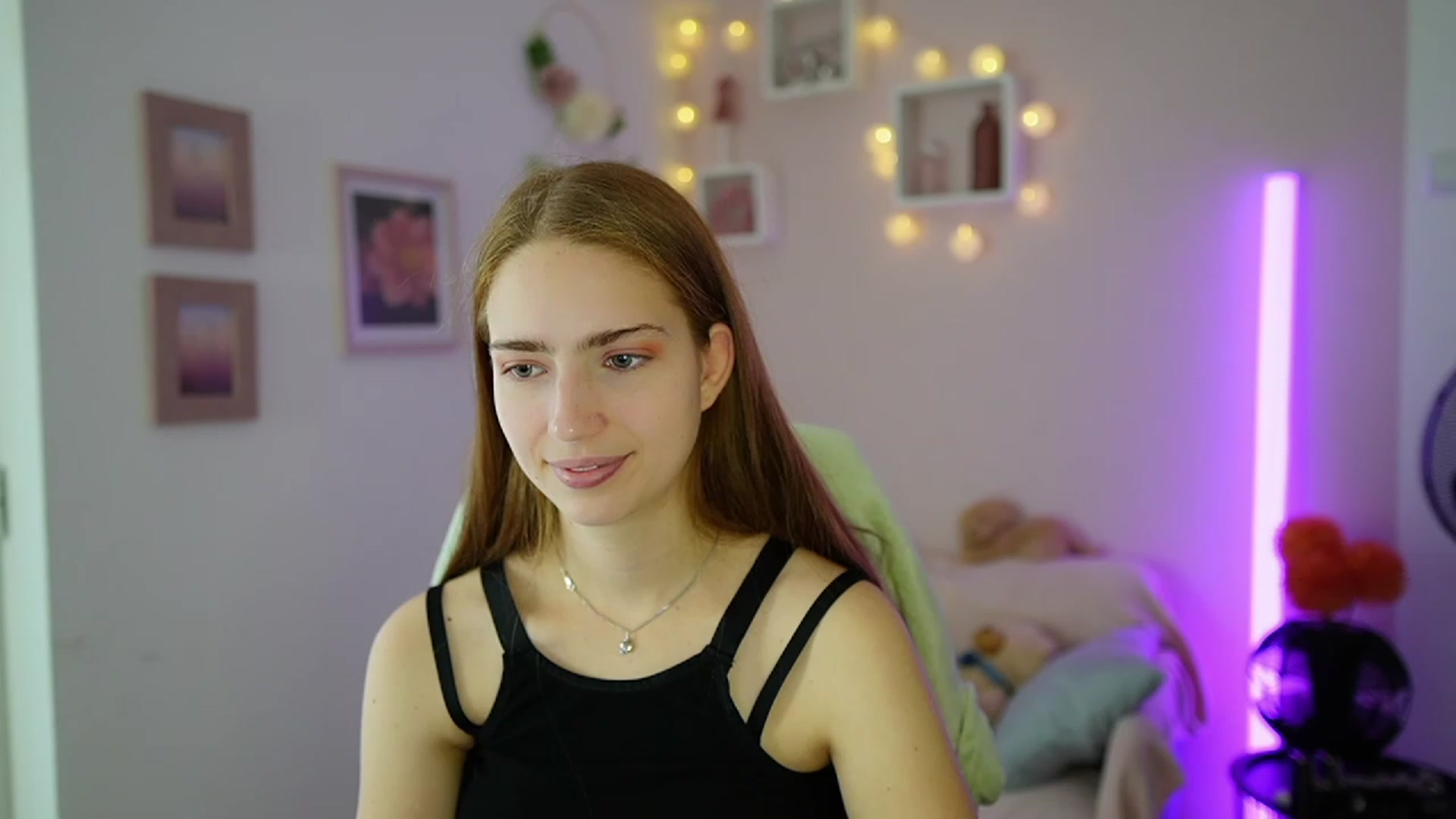 Gallery image thumbnail from Naomi_Woods18's myfreecams stream on, 11/10/2023, 11:22 image 10 of 20